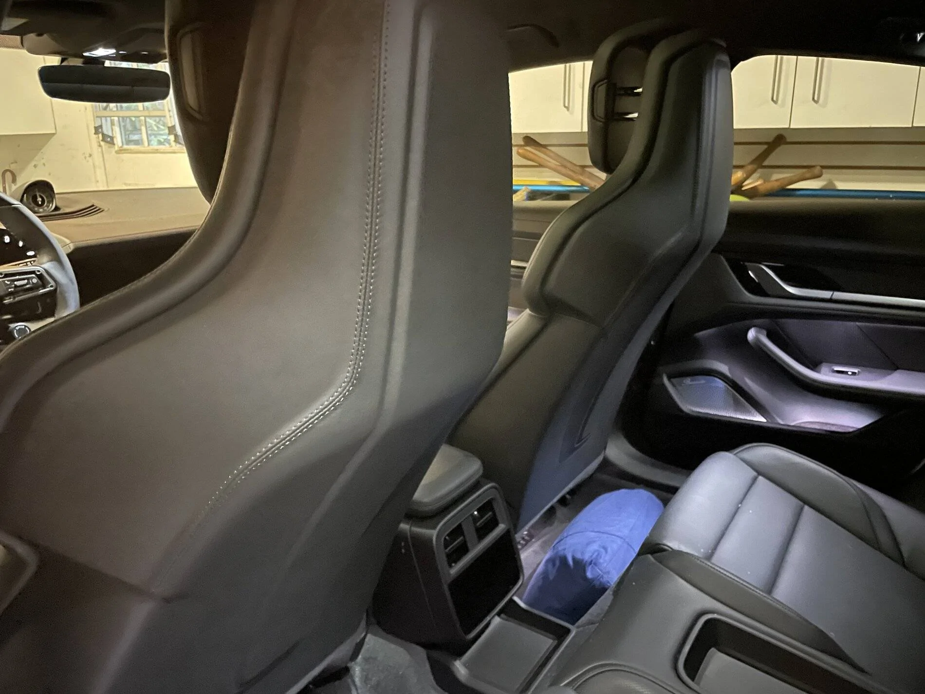 Porsche Taycan 'Standard' leather vs. Olea leather? IMG_0146