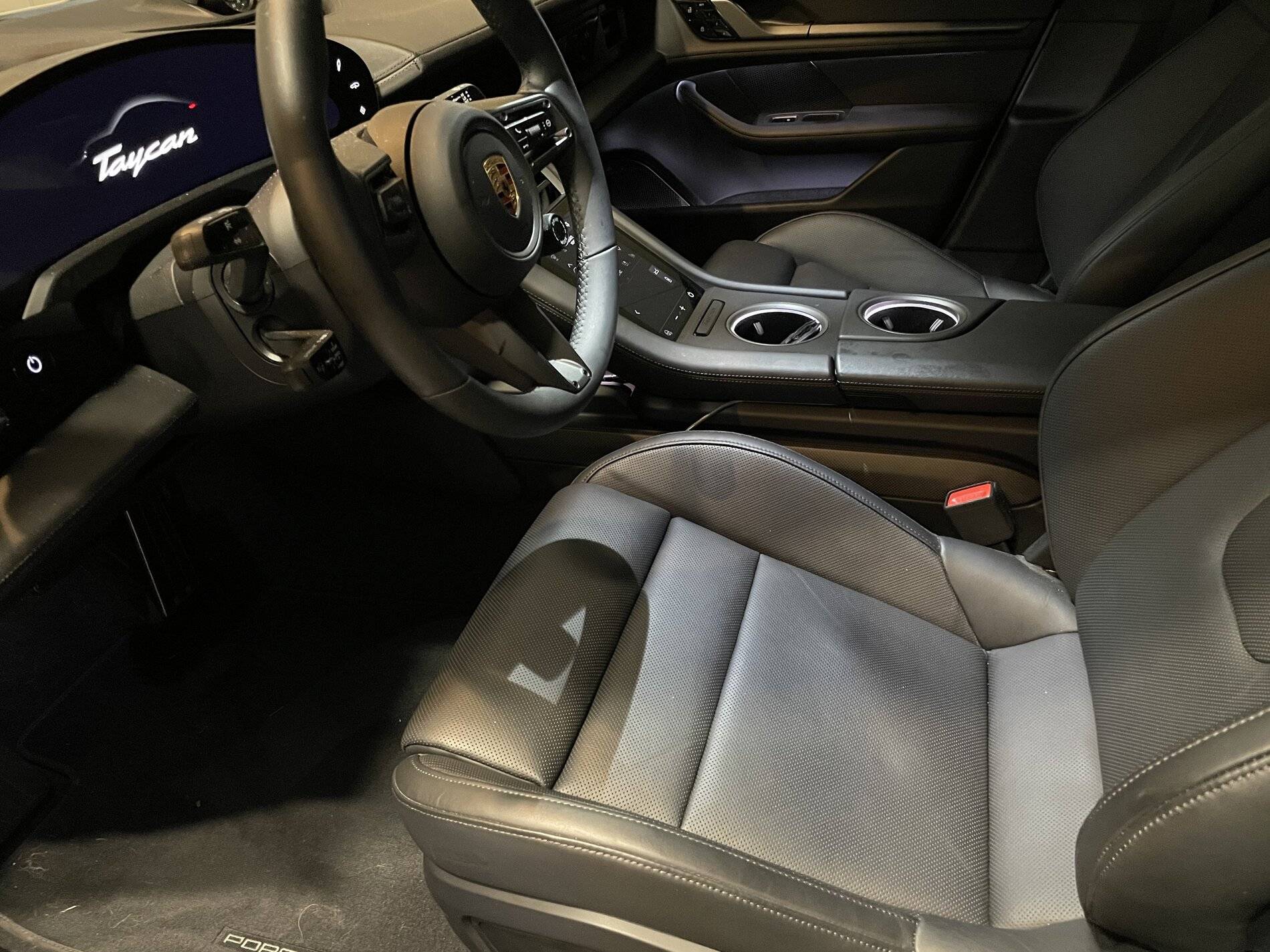 Porsche Taycan 'Standard' leather vs. Olea leather? IMG_0150