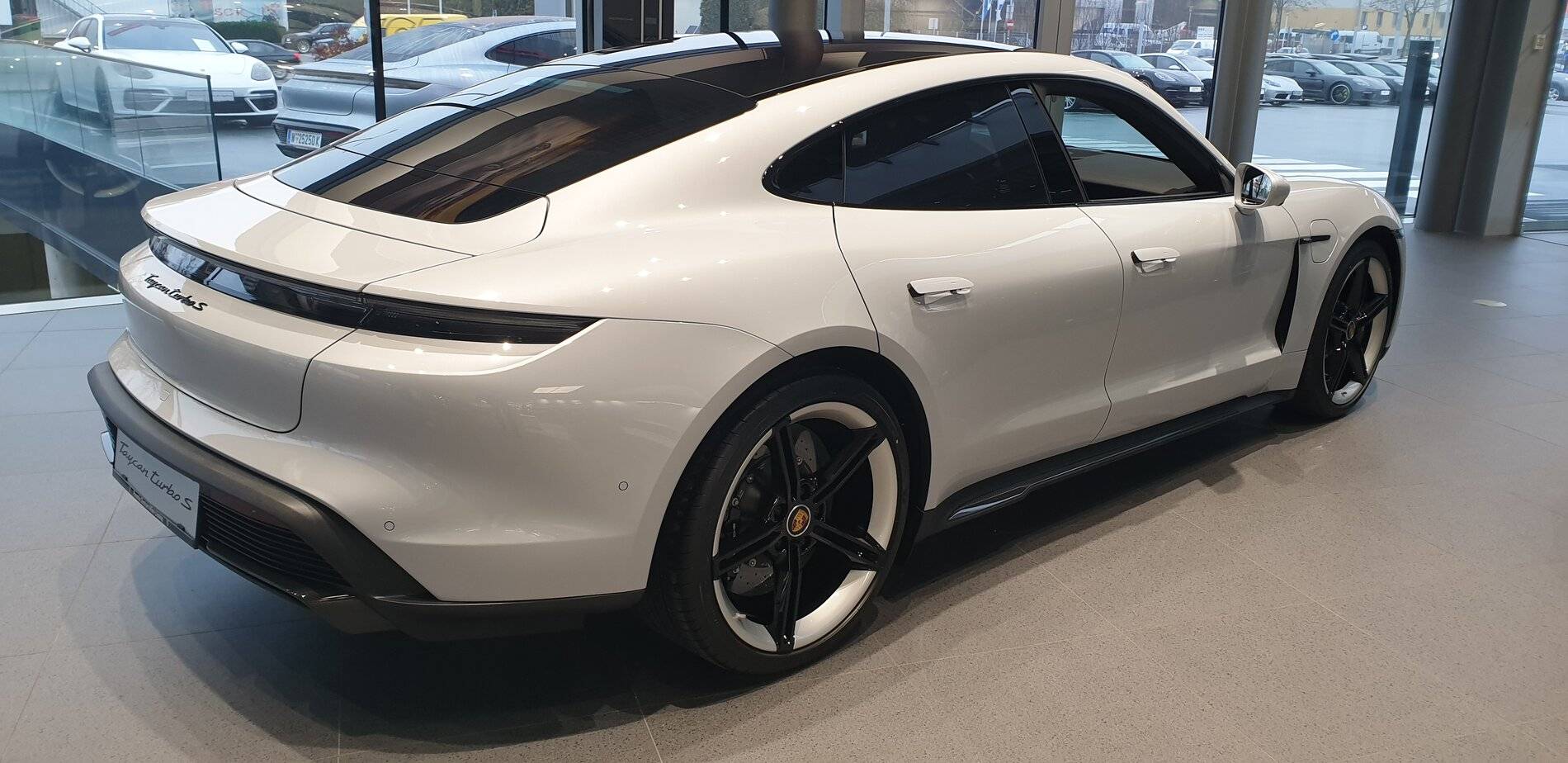 Porsche Taycan ICE GREY Taycan Club 1 TS 20201219_094611