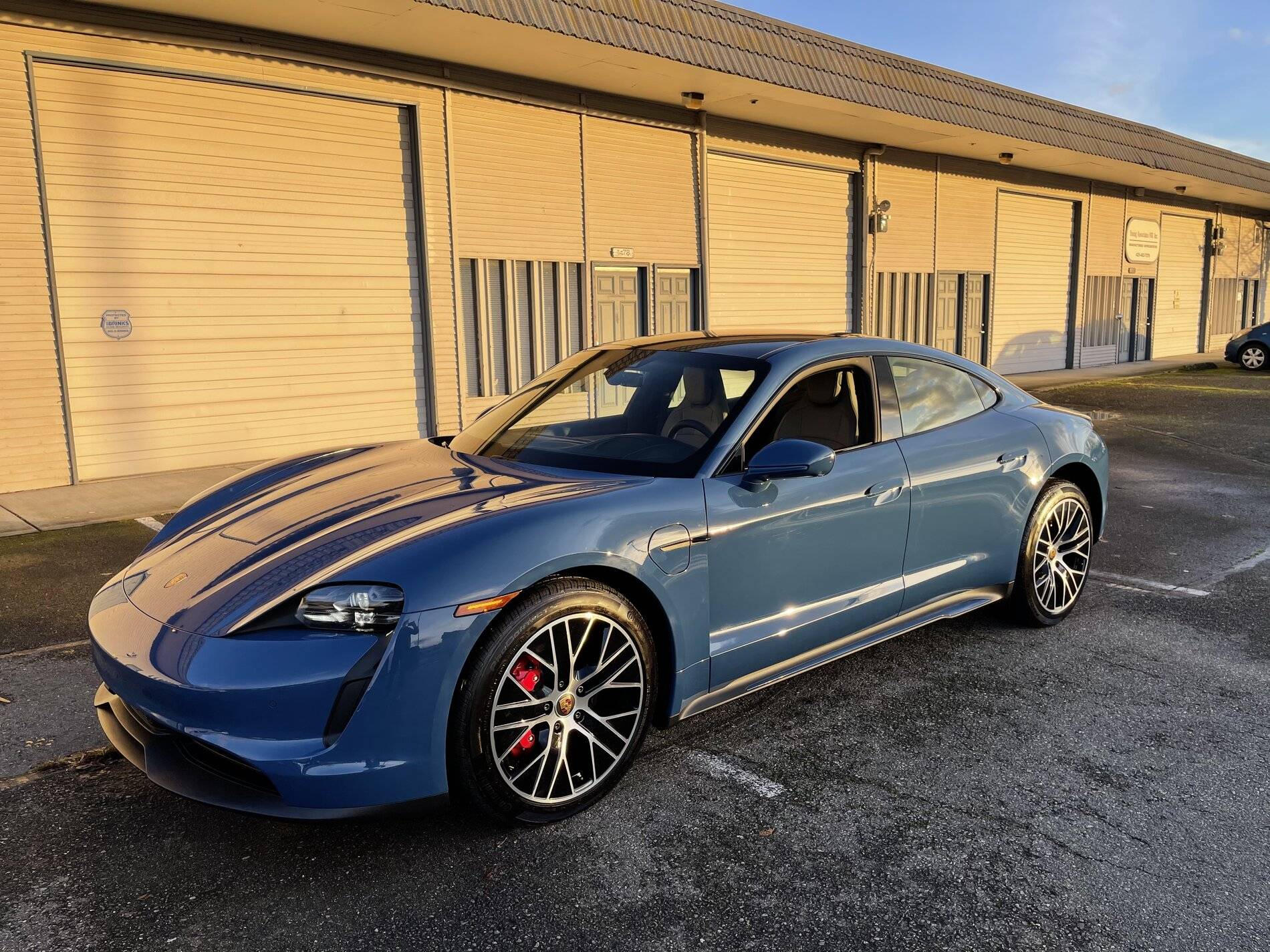 Porsche Taycan NEPTUNE BLUE Taycan Club 15295A29-B4E5-4401-86E9-30E042D39069