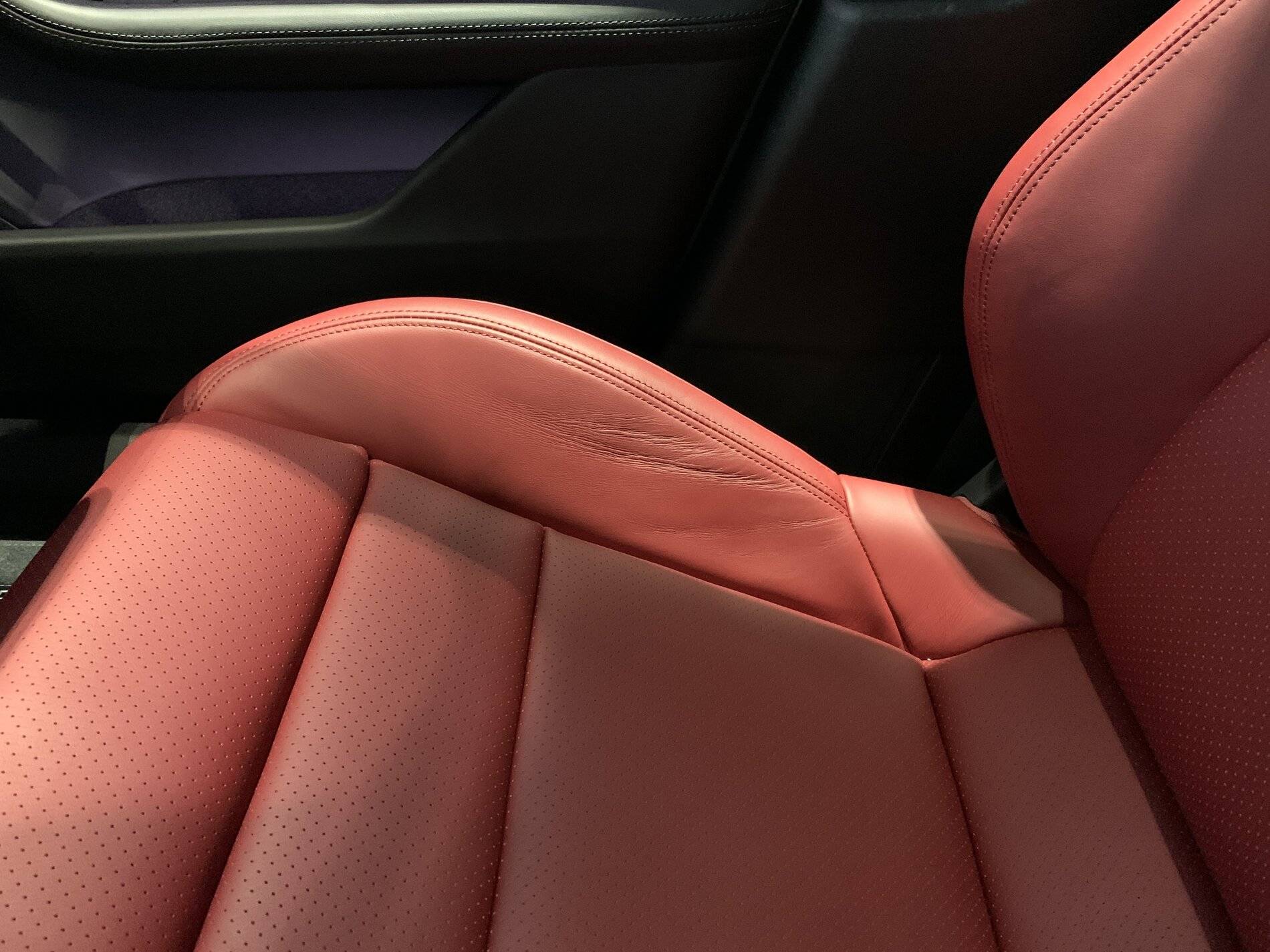 Porsche Taycan brand new Taycan Turbo - creases on seat bolster ok? IMG_3891.JPG