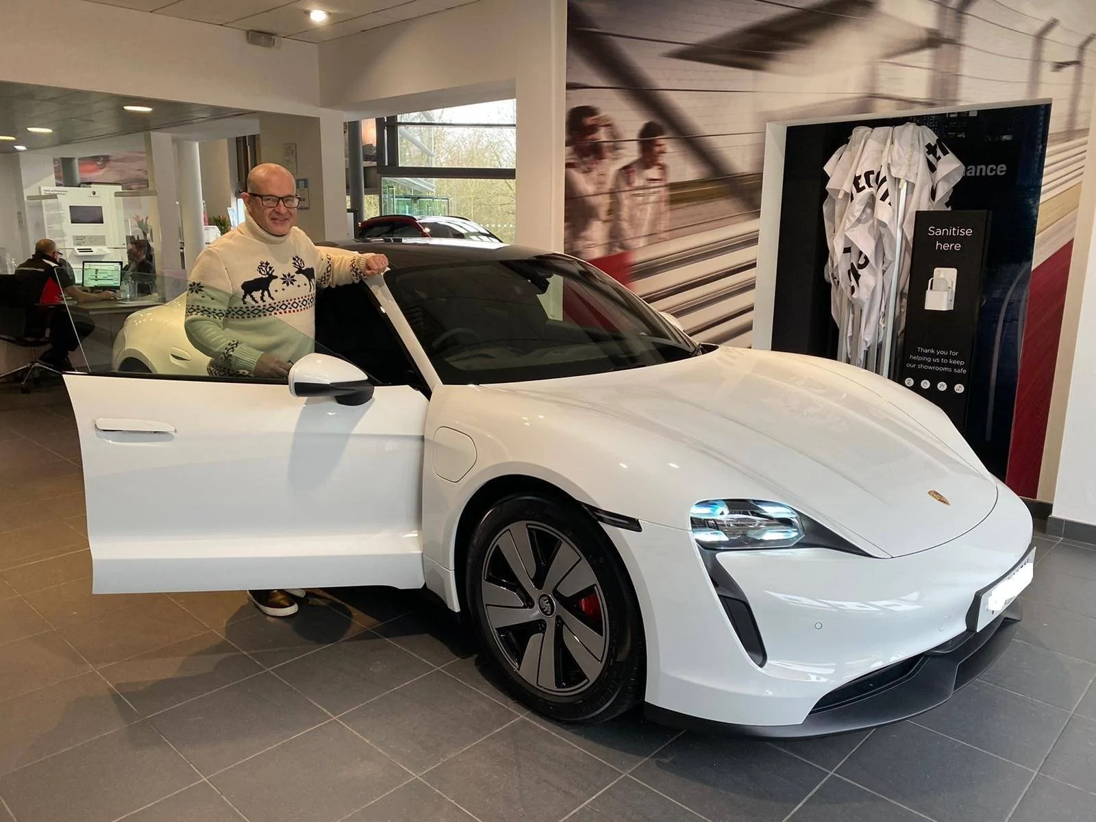 Porsche Taycan CARRARA WHITE Taycan Club taycan