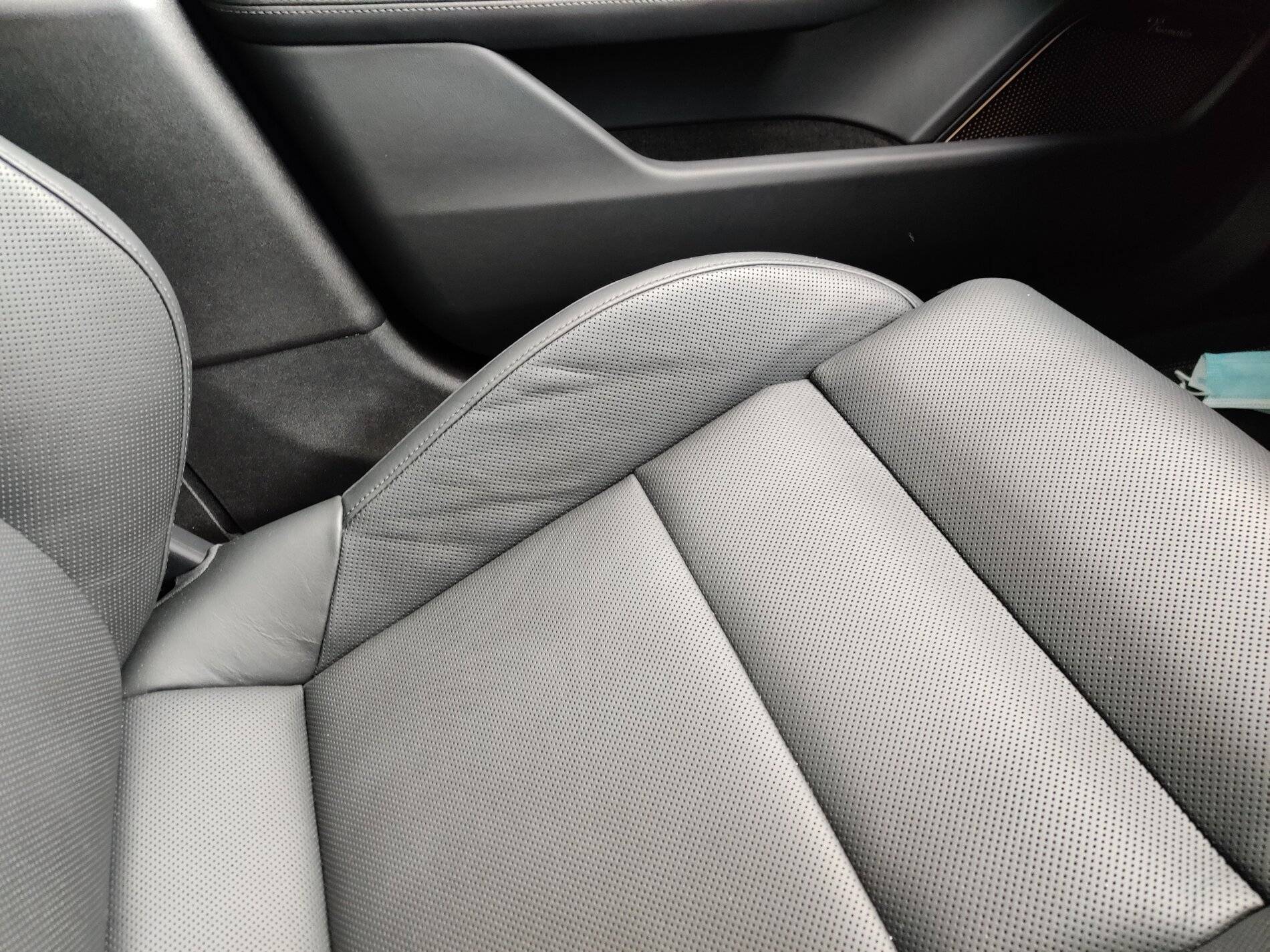 Porsche Taycan brand new Taycan Turbo - creases on seat bolster ok? IMG_20201224_133722