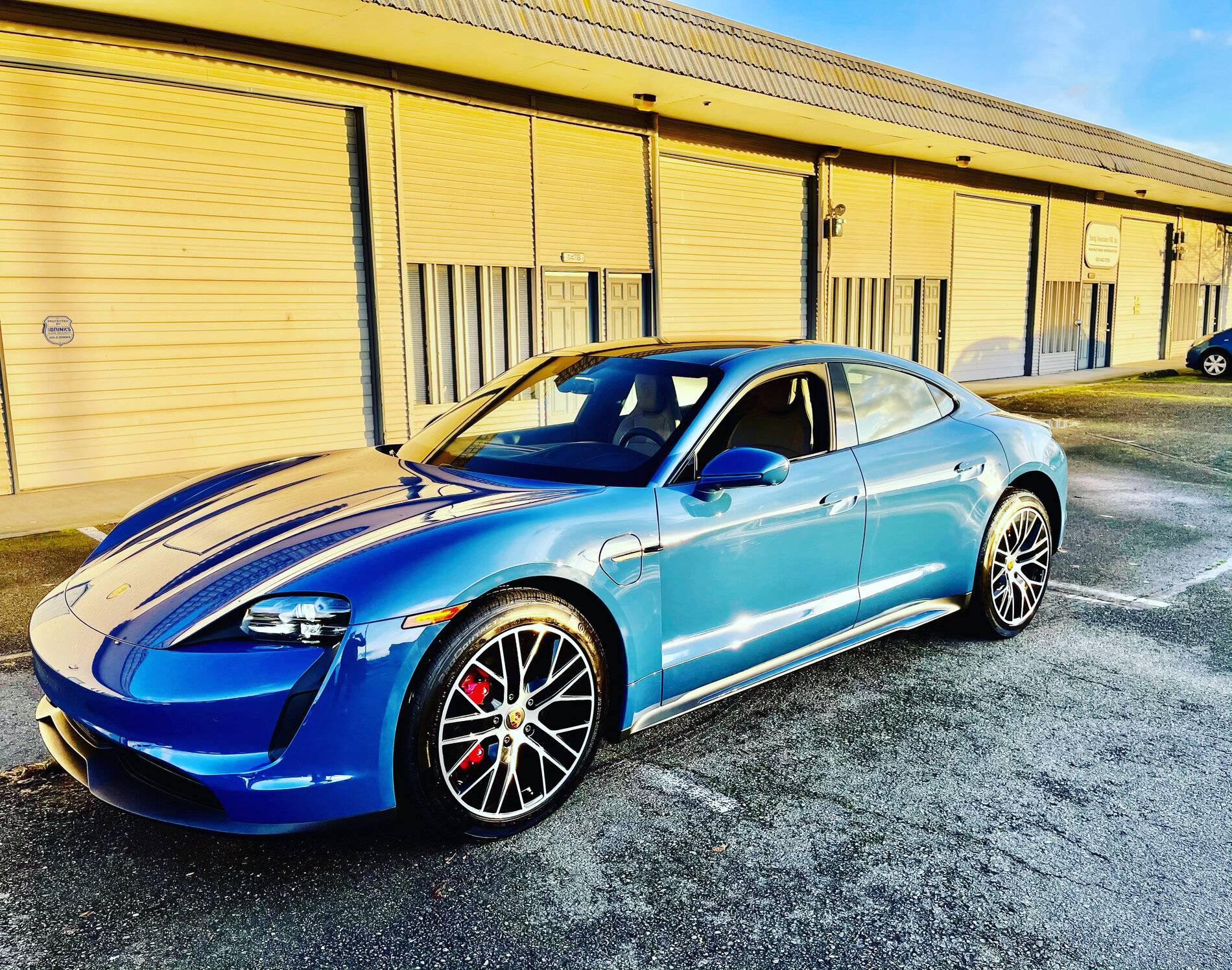 Porsche Taycan NEPTUNE BLUE Taycan Club 260ECB0C-4B35-4EB8-B1DC-A5A363082CAA