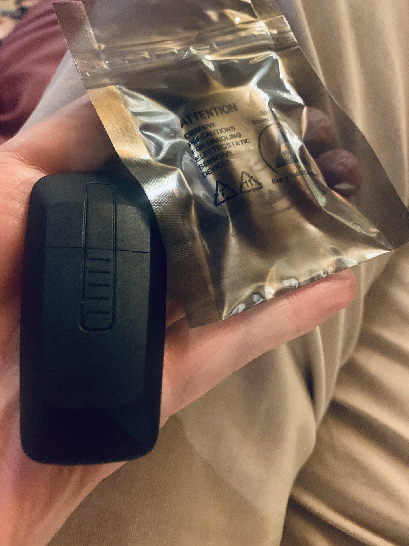 Porsche Taycan What is this please, looks like a fob 75F97849-0145-44E8-8FD1-7E379BE49E2D