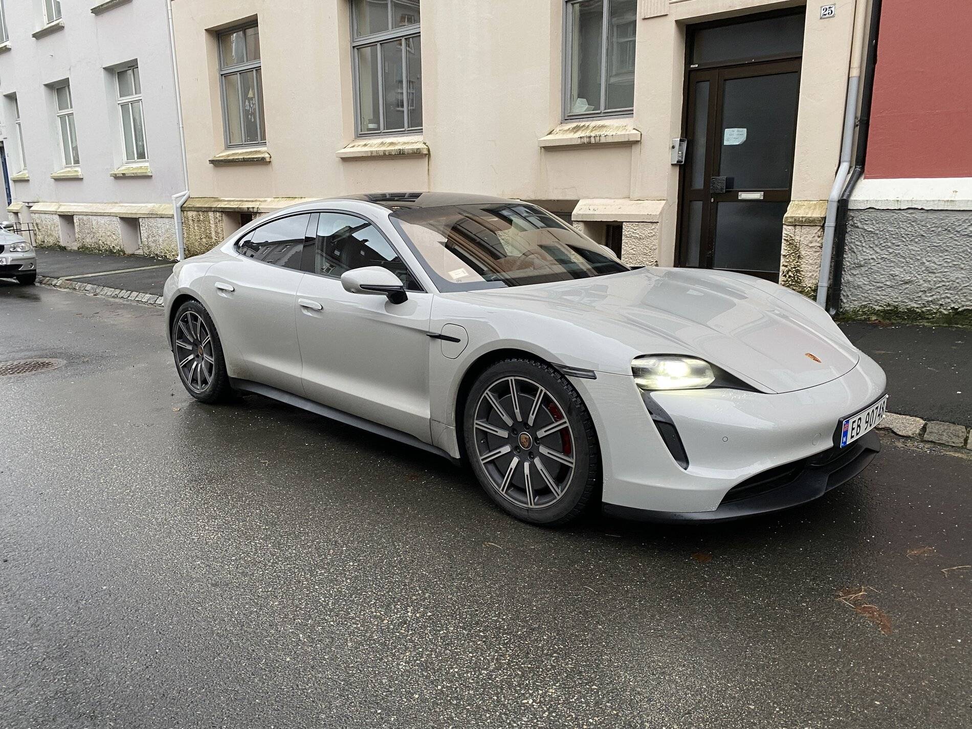 Porsche Taycan Which Colors ? FFC24EC4-543E-45BE-AEAF-FF93C1009002