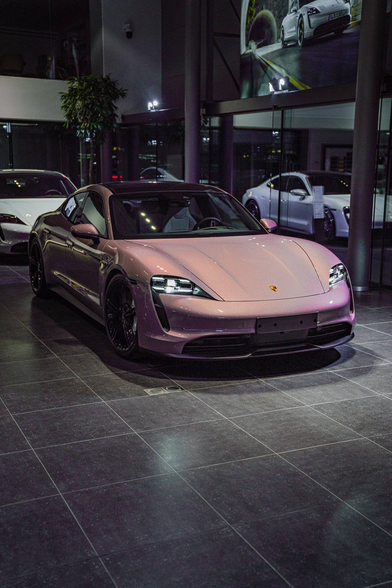 Porsche Taycan FROZEN BERRY METALLIC Taycan Club Taycan 4S Frozen Berry Metallic 1