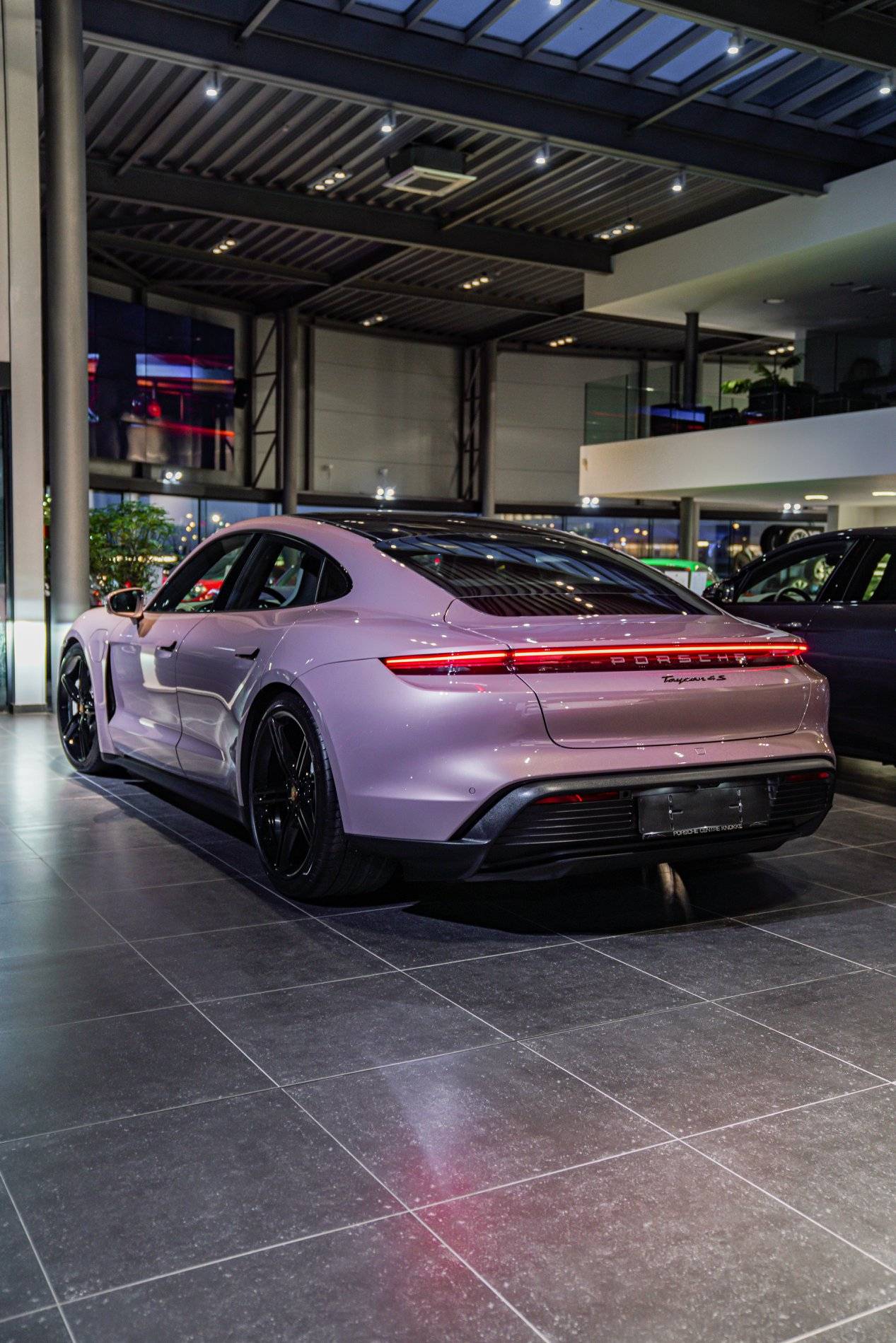 Porsche Taycan FROZEN BERRY METALLIC Taycan Club Taycan 4S Frozen Berry Metallic 2