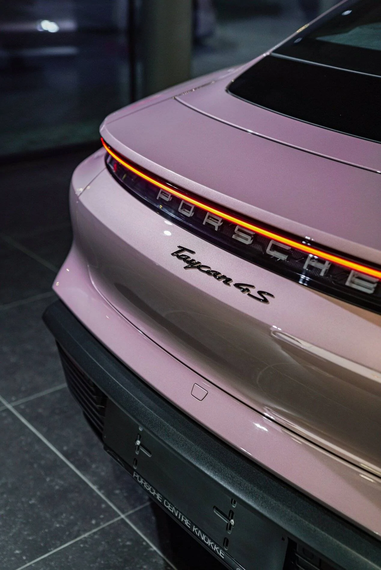 Porsche Taycan FROZEN BERRY METALLIC Taycan Club Taycan 4S Frozen Berry Metallic 5