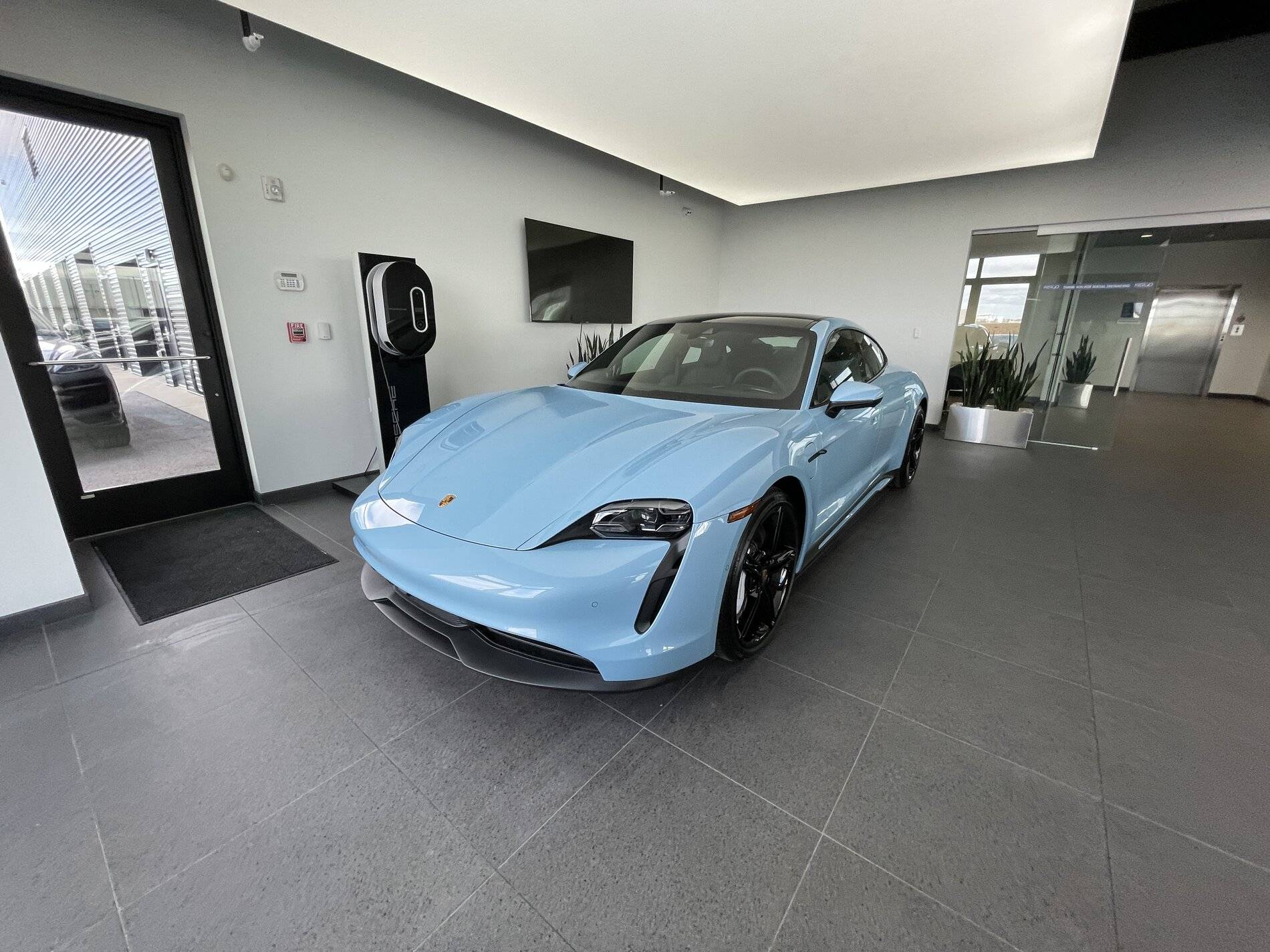 Porsche Taycan FROZEN BLUE Taycan Club A29C8B8C-4885-402F-84BF-E3021076549D