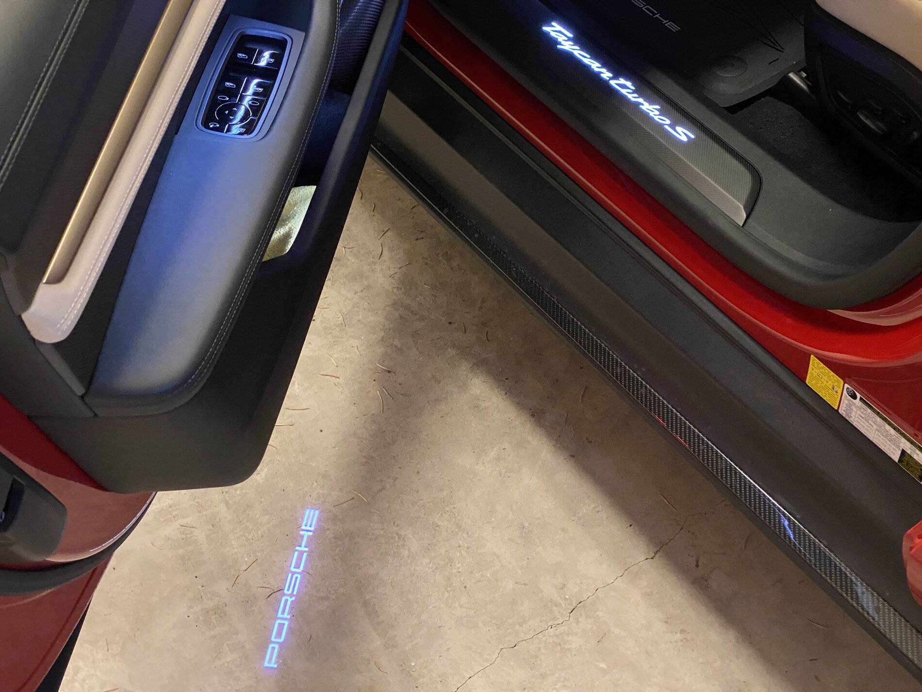 Porsche Taycan Door sill illumination 1609611354120