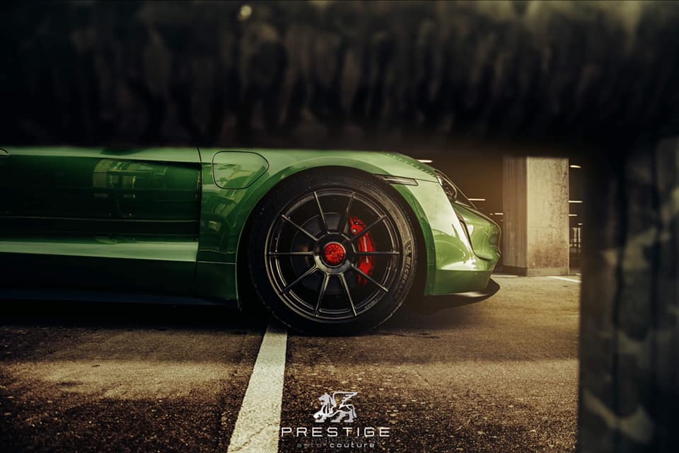 Porsche Taycan MAMBA GREEN Taycan Club Taycan Prestige Auto Couture Wheels PM-1 20%22 Deep concave Centerlock caps 11