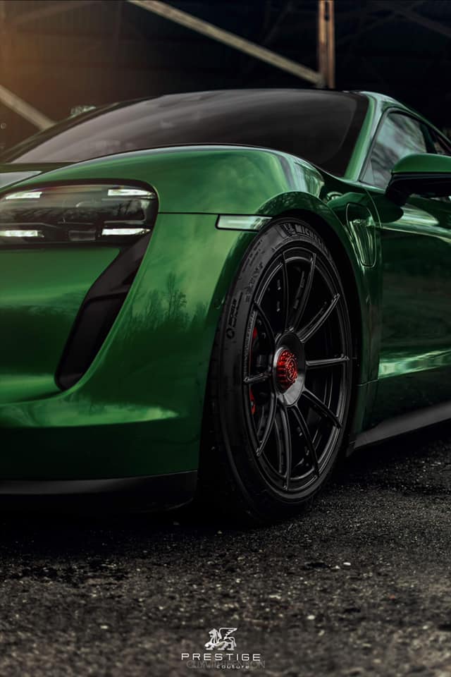 Porsche Taycan MAMBA GREEN Taycan Club Taycan Prestige Auto Couture Wheels PM-1 20%22 Deep concave Centerlock caps 14