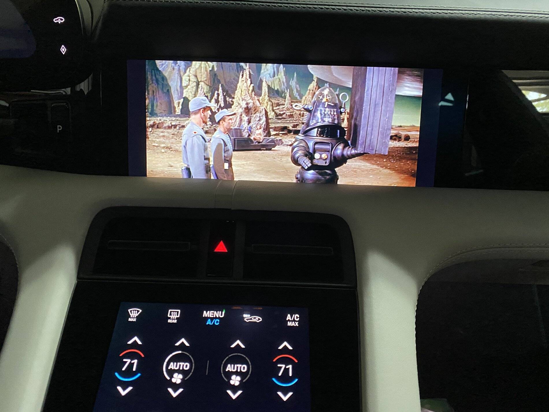 Porsche Taycan How to play VIDEOS in the Taycan's PCM Screen 6030B612-16DD-4851-AF3D-368754D0E180