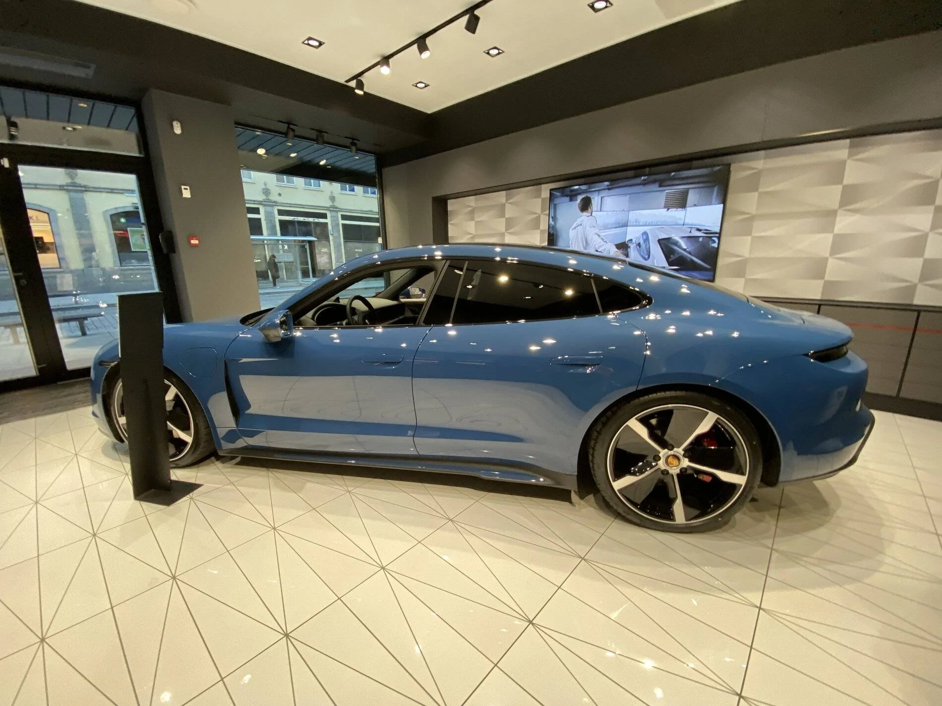 Porsche Taycan NEPTUNE BLUE Taycan Club IMG_8796 2