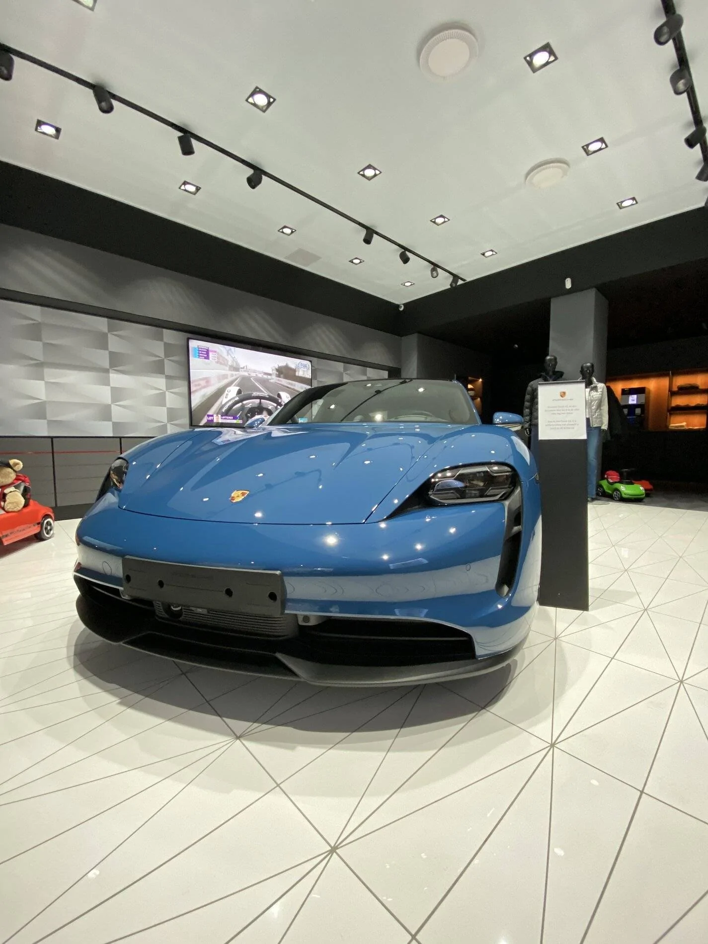 Porsche Taycan NEPTUNE BLUE Taycan Club IMG_8799 2