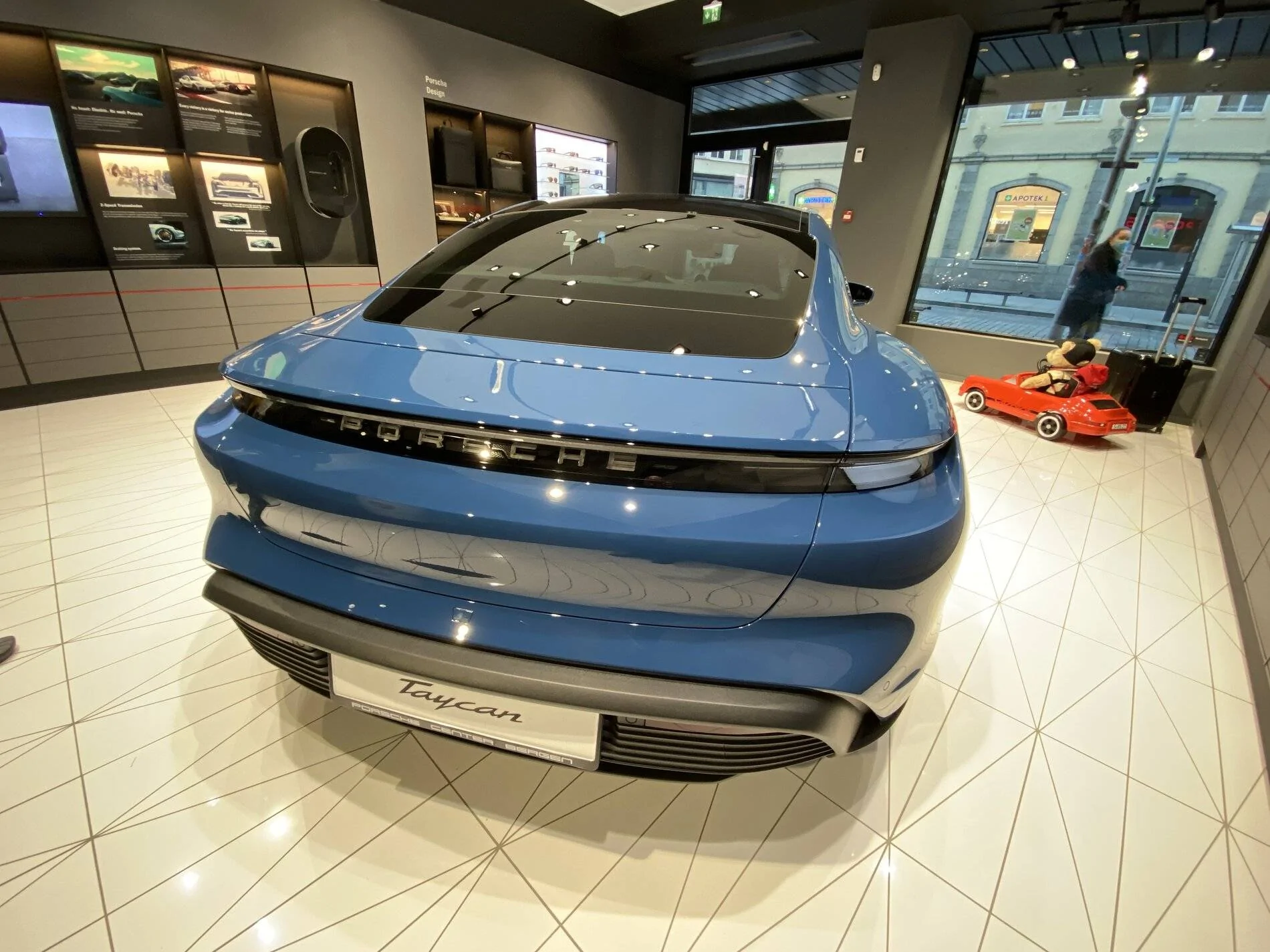 Porsche Taycan NEPTUNE BLUE Taycan Club IMG_8794 2