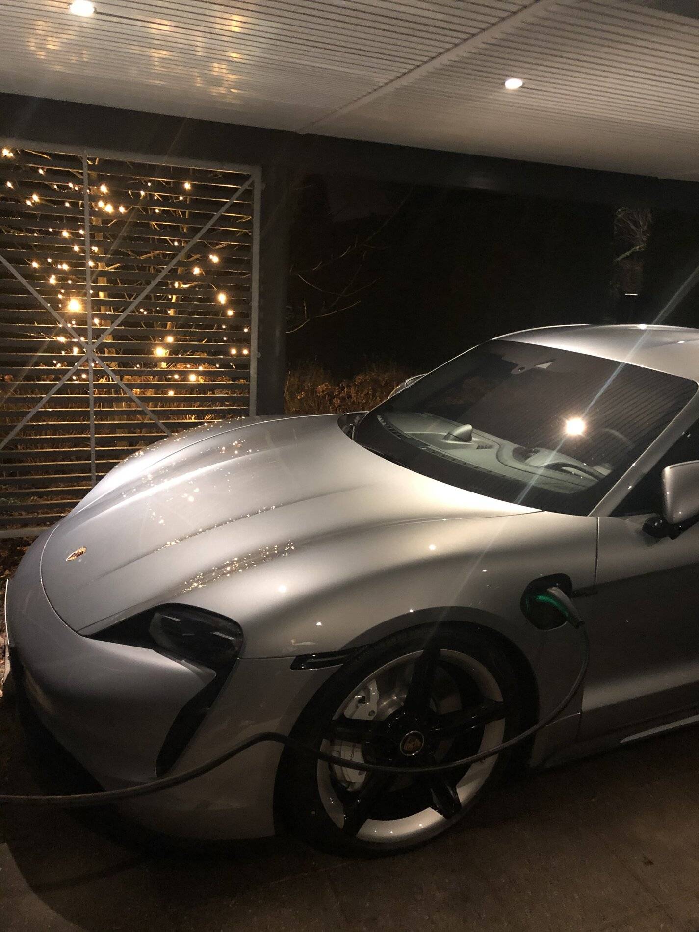 Porsche Taycan DOLOMITE SILVER Taycan Club F4F3DEFF-BD56-4E32-B2B1-12DBE8CB74C8