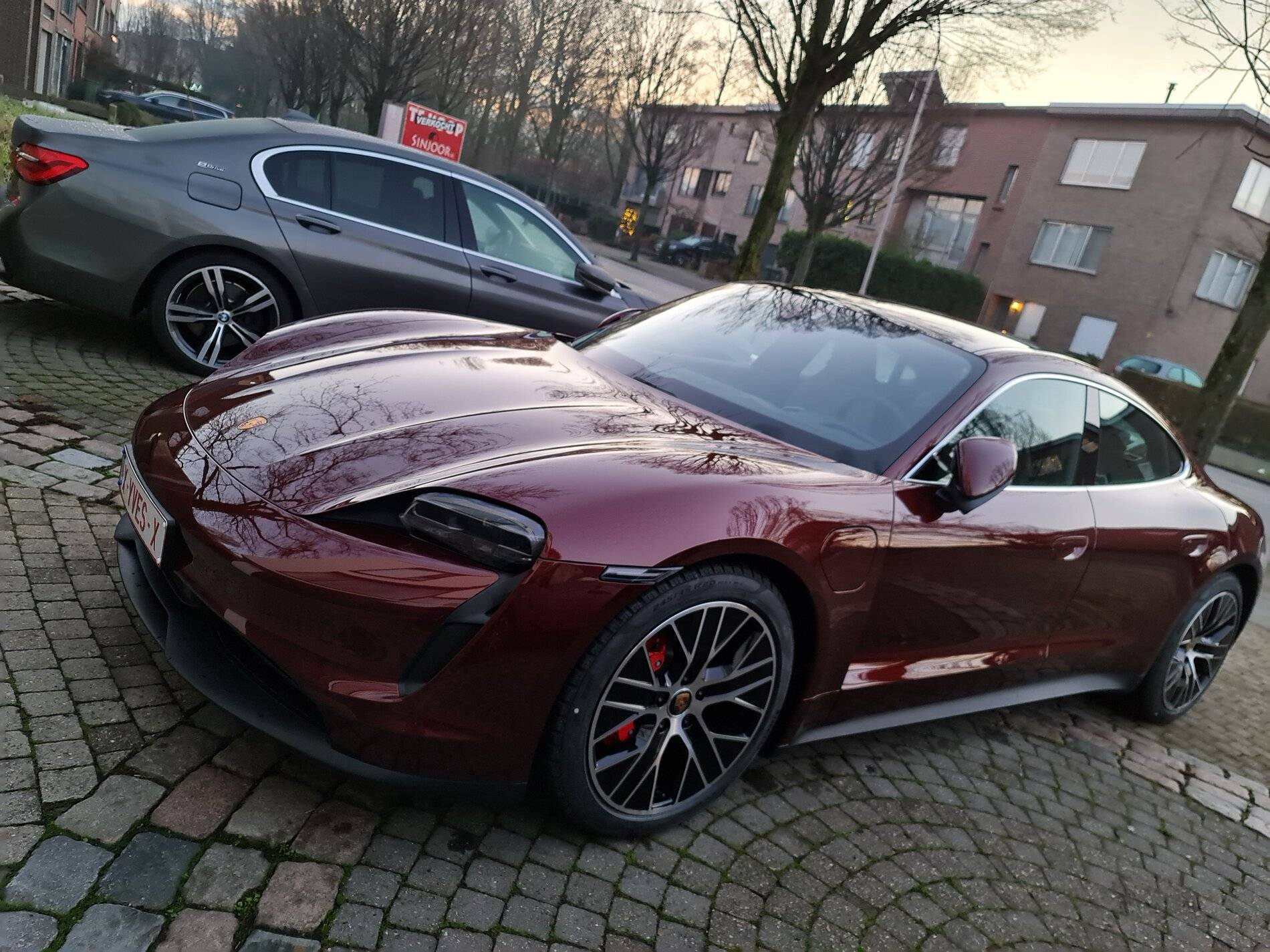 Porsche Taycan CHERRY METALLIC Taycan Club 20210110_082923
