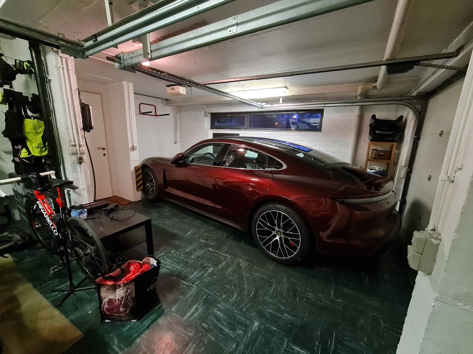 Porsche Taycan CHERRY METALLIC Taycan Club 20210111_171145