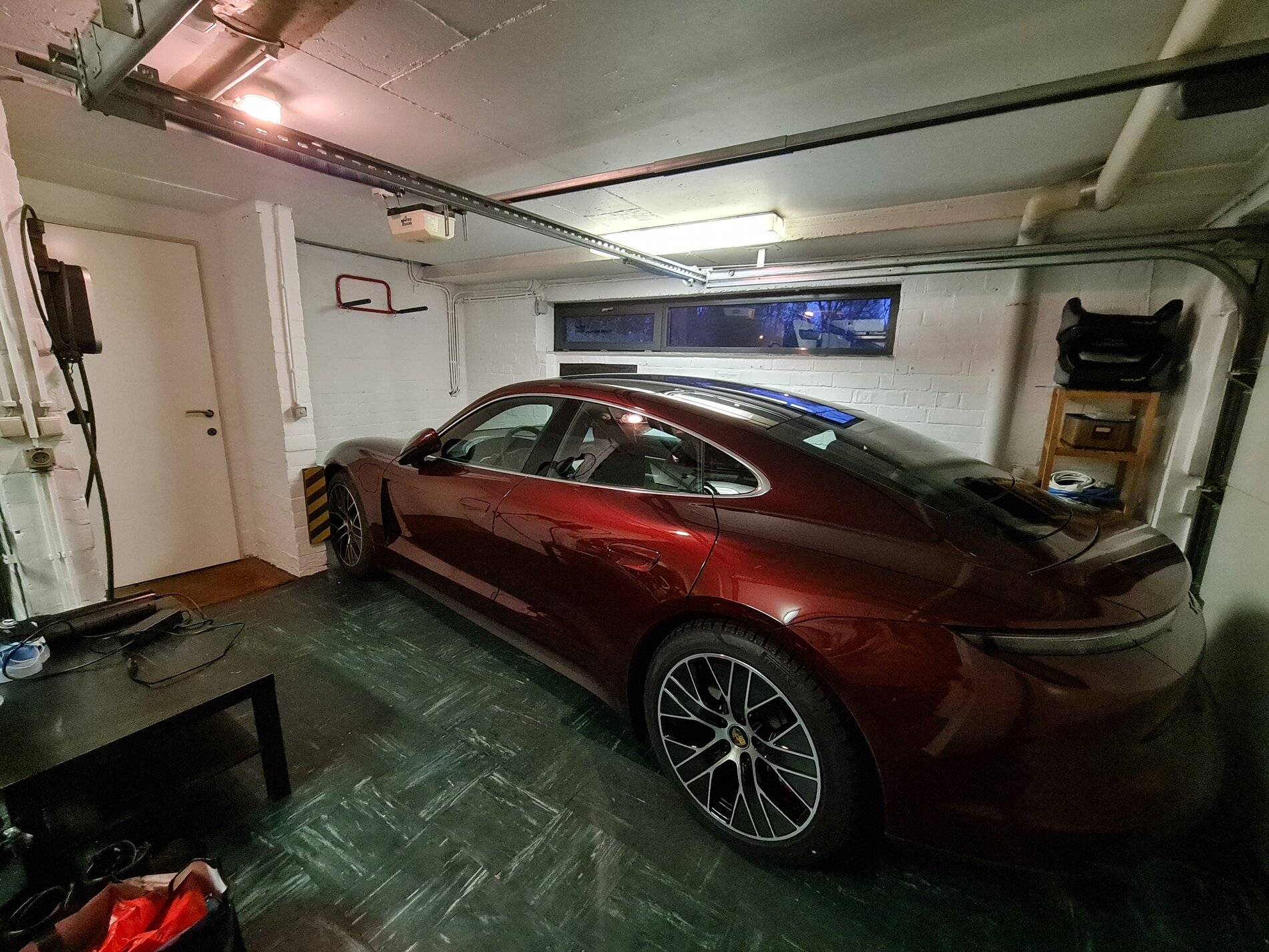Porsche Taycan CHERRY METALLIC Taycan Club 20210111_171210