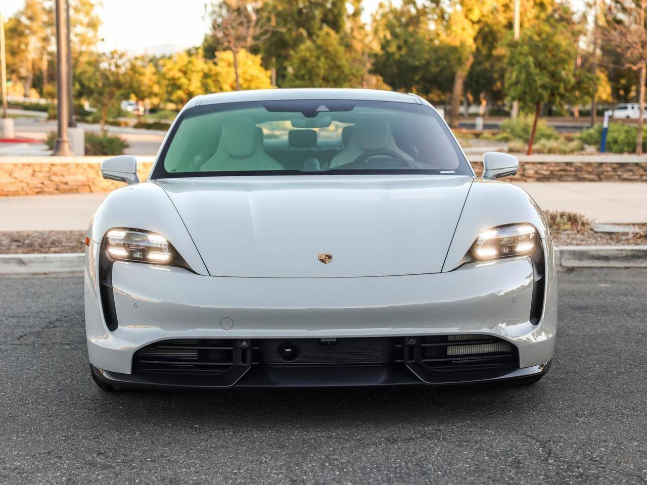 Porsche Taycan CHALK Taycan Club a01c57f744d4640b7f1c33383ae446b5