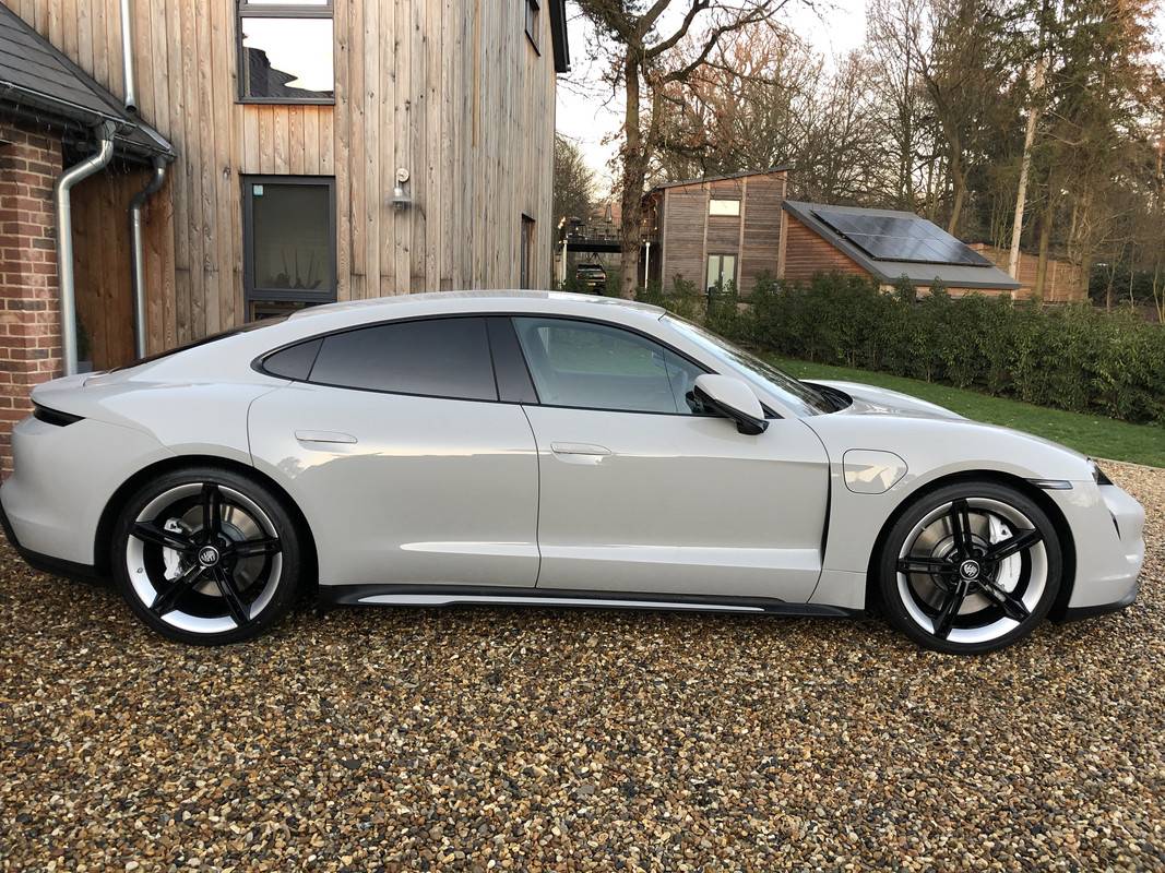 Porsche Taycan CHALK Taycan Club EF9-AE3-BB-E63-E-402-E-BAE7-7-ED869-FEA659
