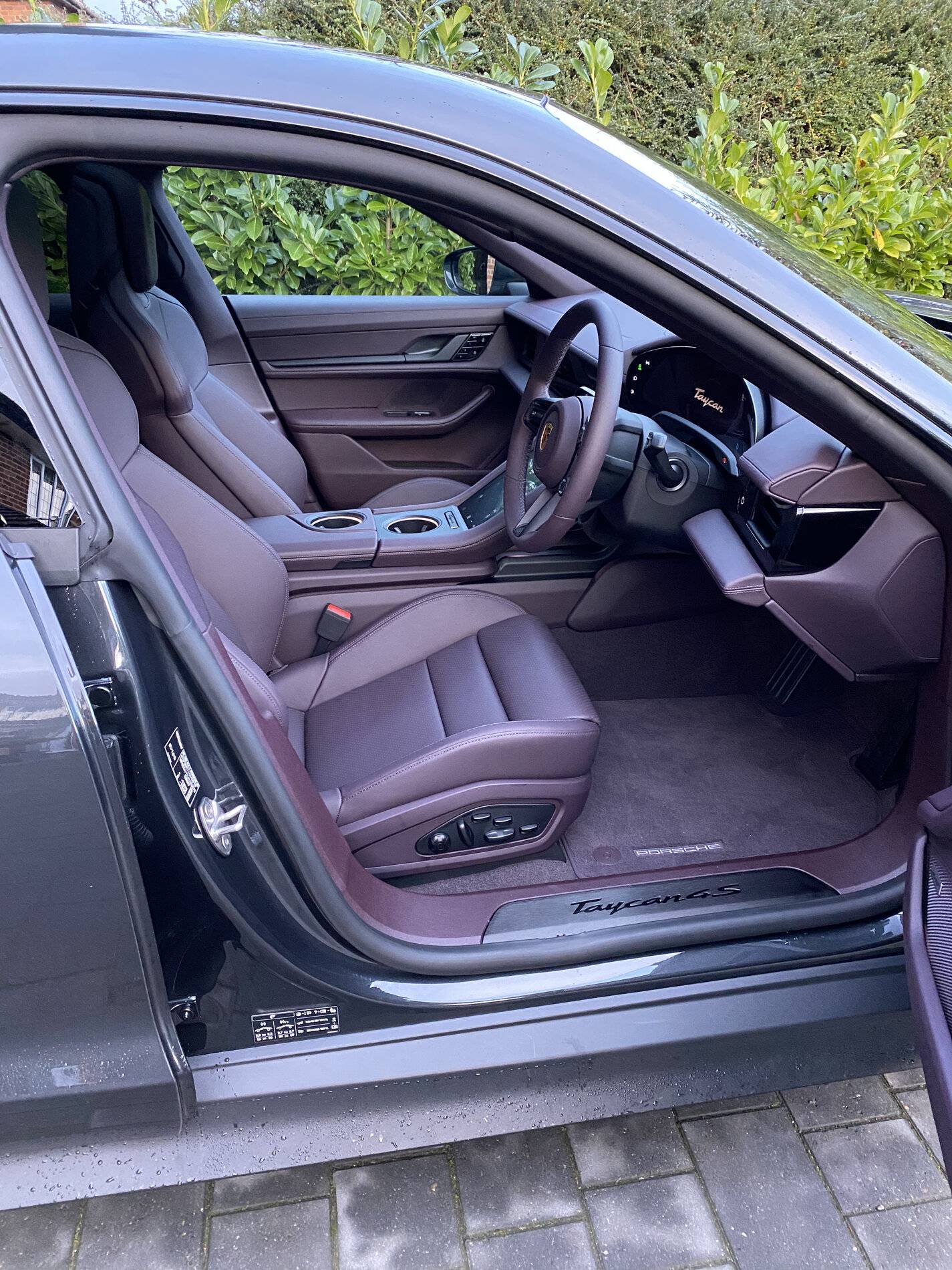 Porsche Taycan Blackberry interior... F3373587-7E64-4F56-8A7E-AE22C4028750