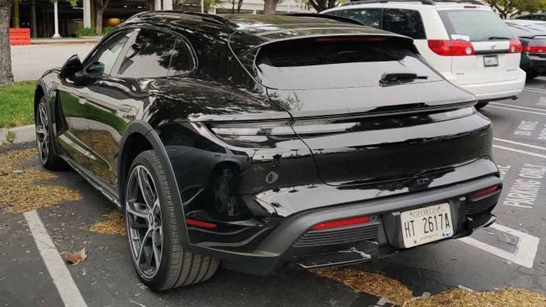 Porsche Taycan Taycan Cross Turismo spotted with new wheel design porsche-taycan-cross-turismo-spied-uncovered-wheels2