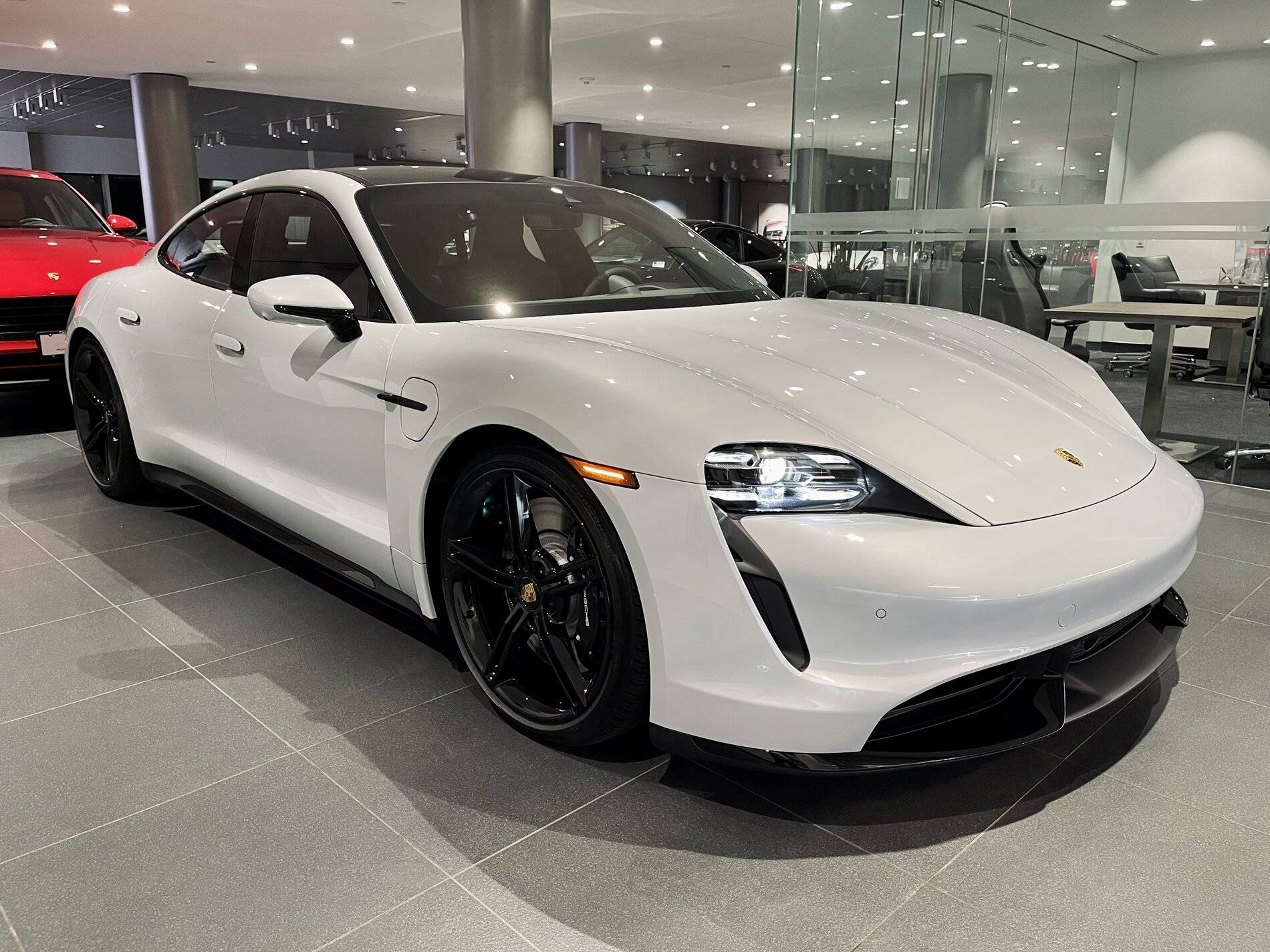 Porsche Taycan ICE GREY Taycan Club F9E852B6-3093-49EA-ABE4-531BF97345C2