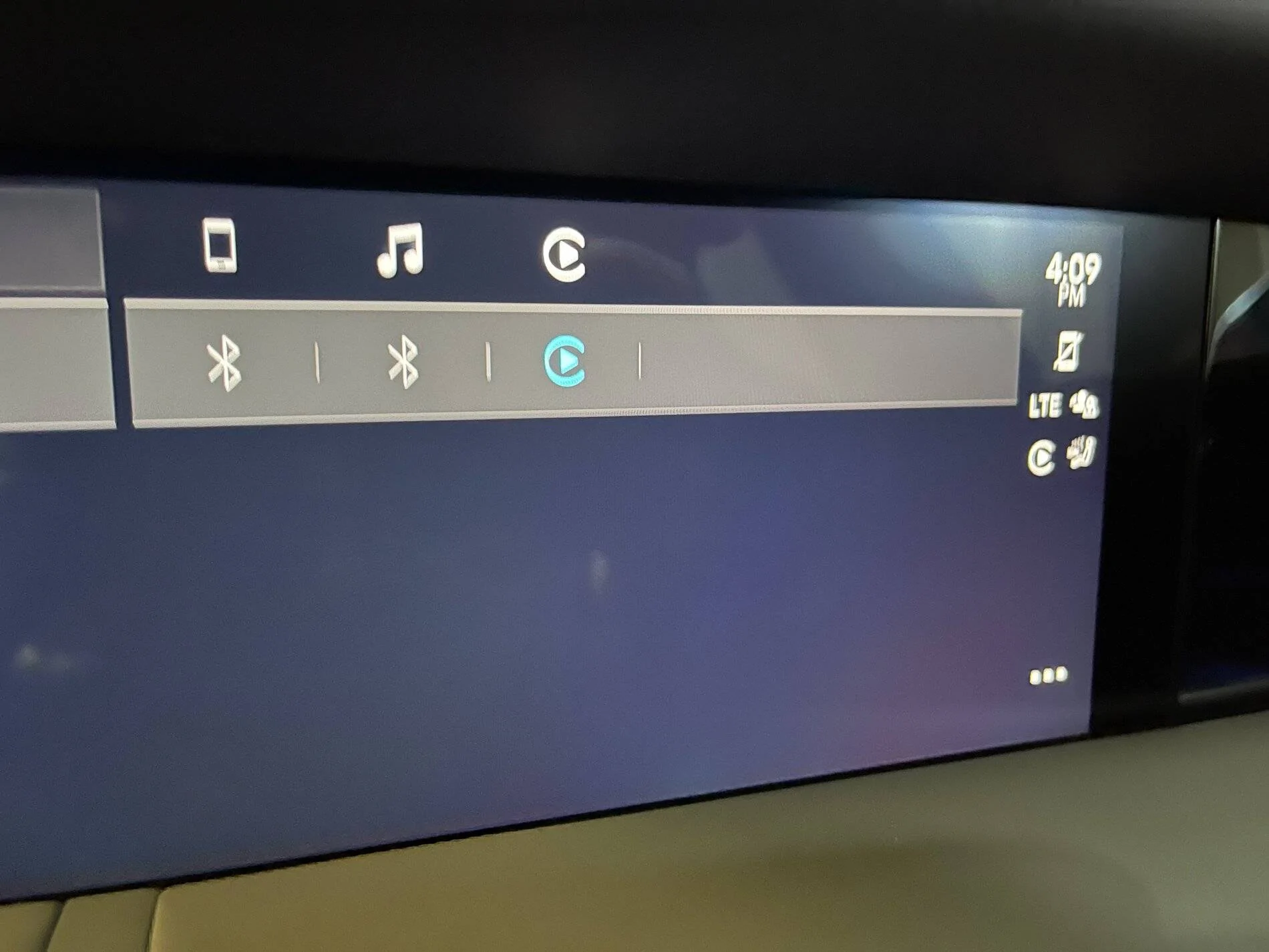 Porsche Taycan Dealer says no wireless CarPlay for 2021 Taycan? IMG_1597