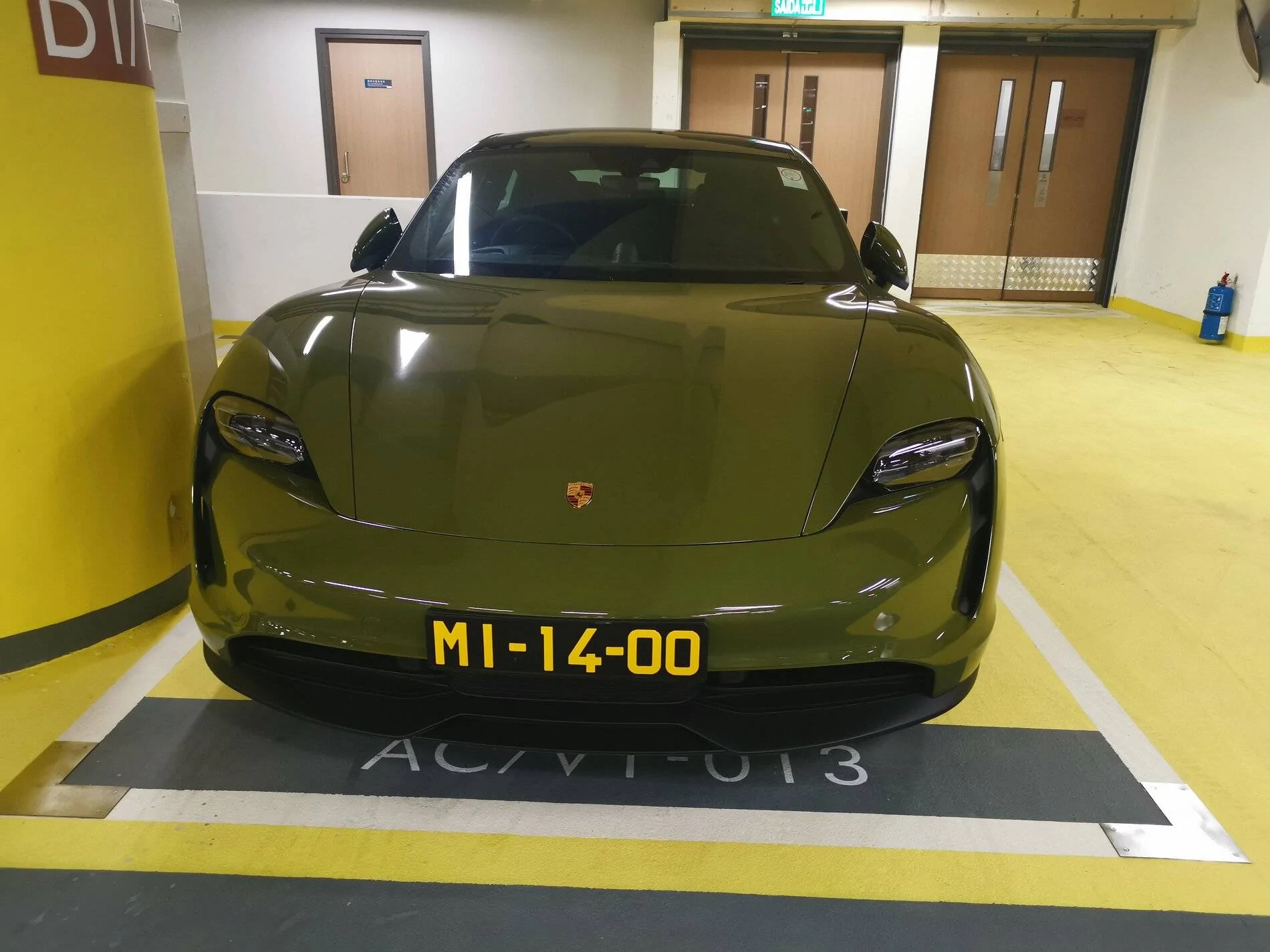 Porsche Taycan Army Green 4S Wrap IMG_20210127_175447