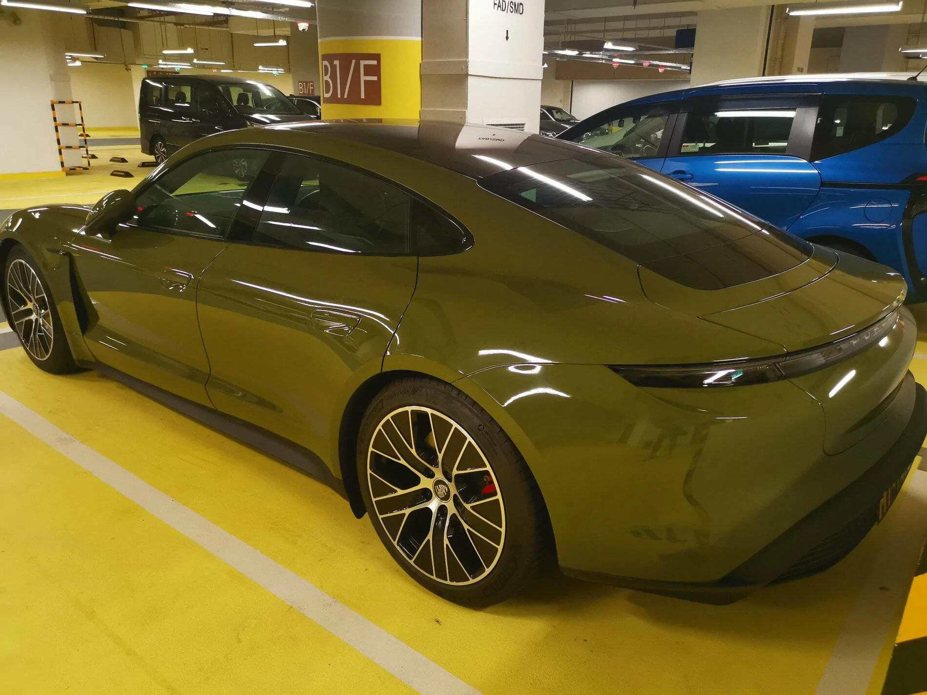 Porsche Taycan Army Green 4S Wrap IMG_20210127_175459