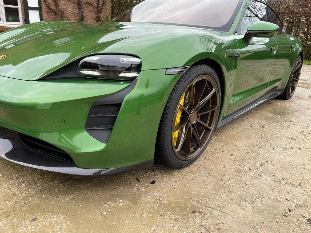 Porsche Taycan Army Green 4S Wrap b0979a42-276a-4726-9ecf-48128298ab0a