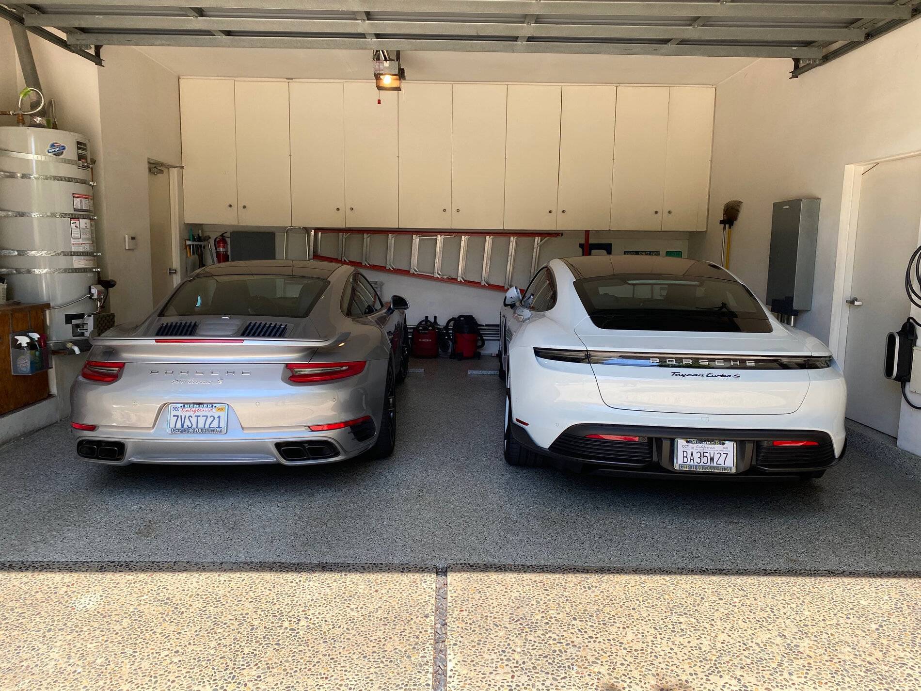 Porsche Taycan Taking Care of Your Baby for the Fun of it Turbo S gara