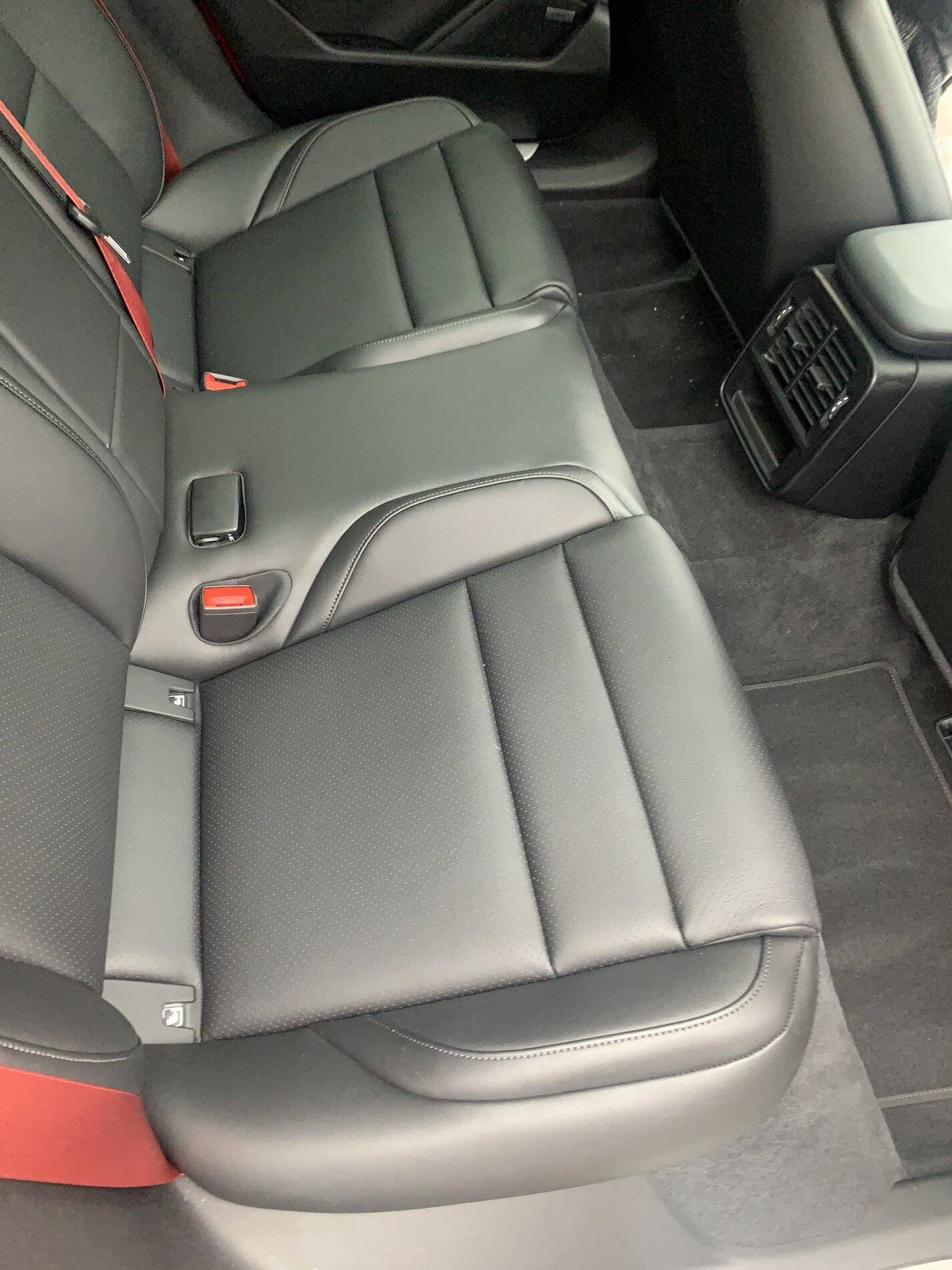 Porsche Taycan CARMINE RED Taycan Club F83B9791-574E-4DF0-A8B3-E3558B86881E