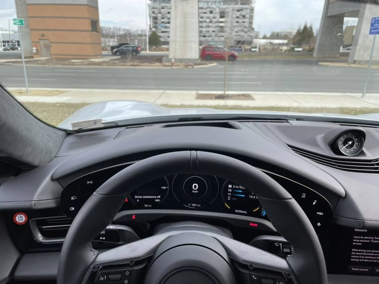 Porsche Taycan Pic of Head Up Display (HUD) & Wireless CarPlay/Charging DDC4474F-51AF-4A47-8E34-635E7AB8BFDA