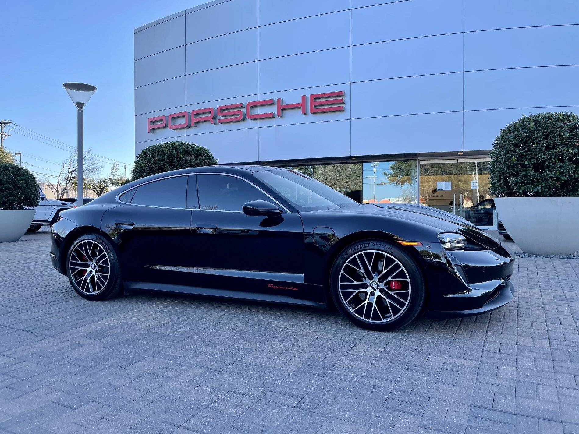Porsche Taycan BLACK / JET BLACK Taycan Club 0222207A-8107-46D0-93EA-8E7E322392D0