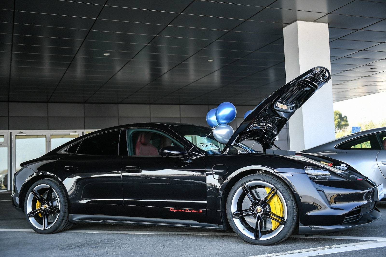 Porsche Taycan BLACK / JET BLACK Taycan Club A5A8A680-D53F-4A32-BBE7-93EF3445859F