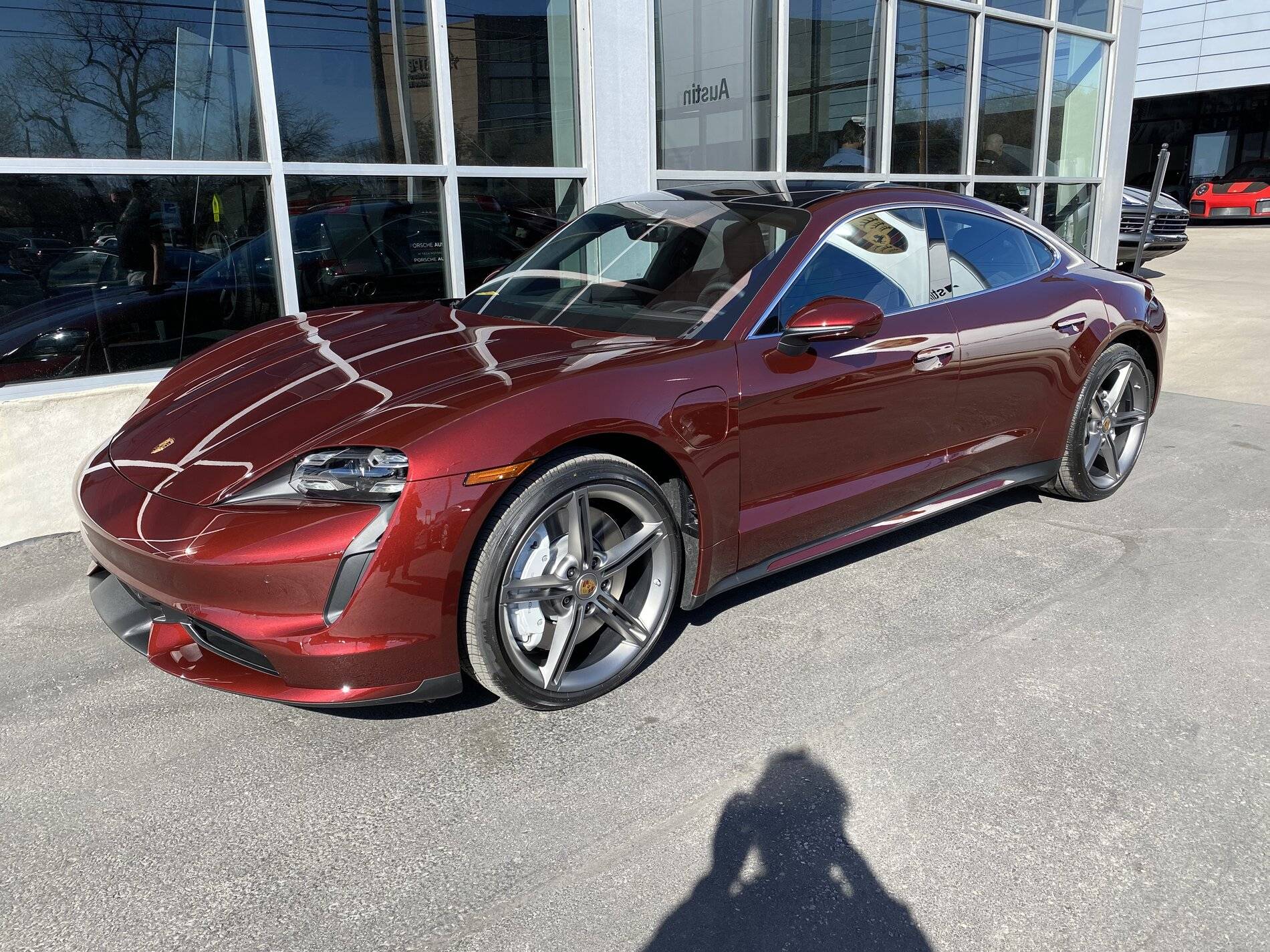Porsche Taycan CHERRY METALLIC Taycan Club 3448FA70-C4C5-4948-9B0E-21A1A71DD89E
