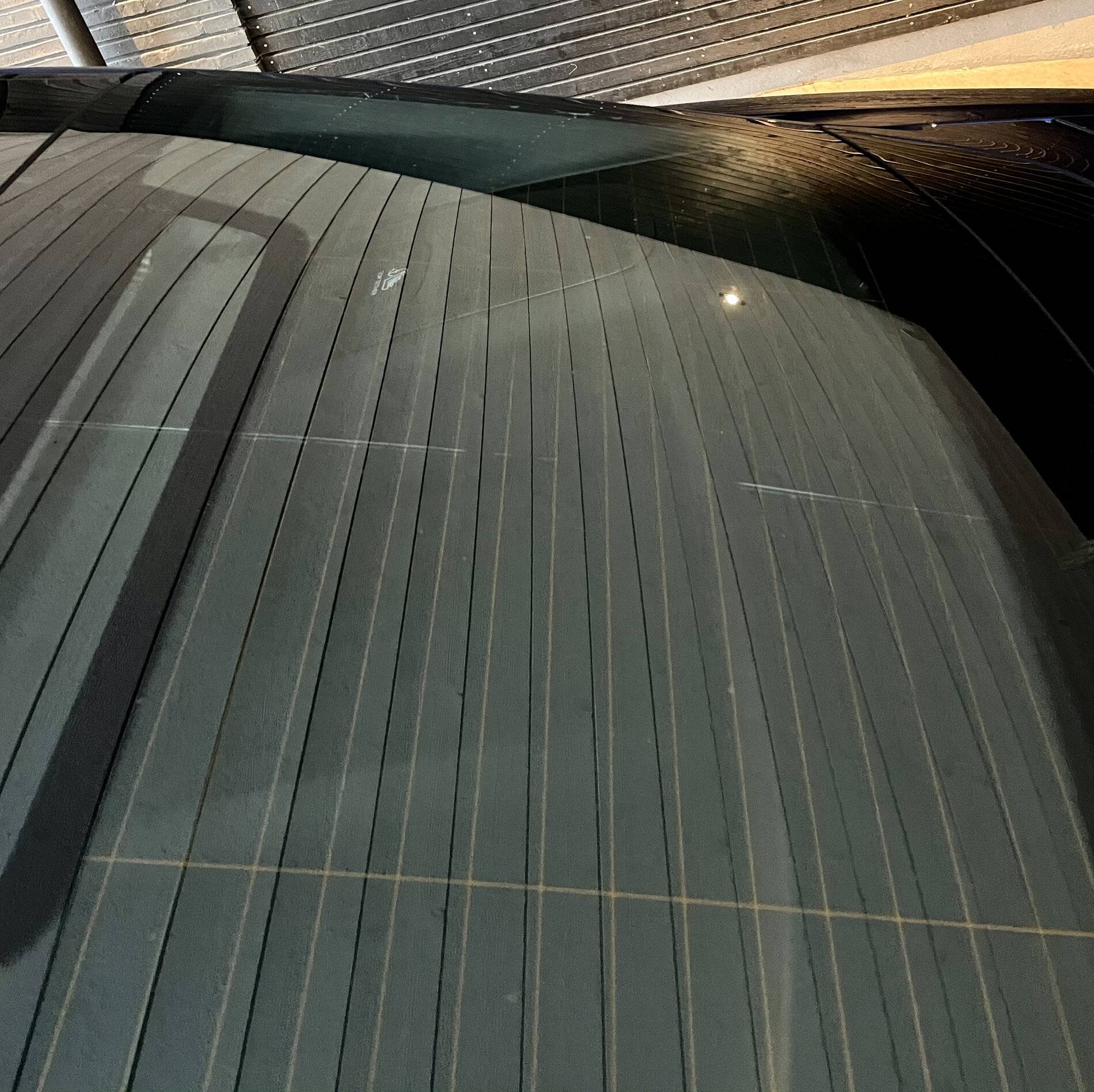 Porsche Taycan Crack in REAR window 3AFD4631-5CF3-4566-897F-8D2E19597120