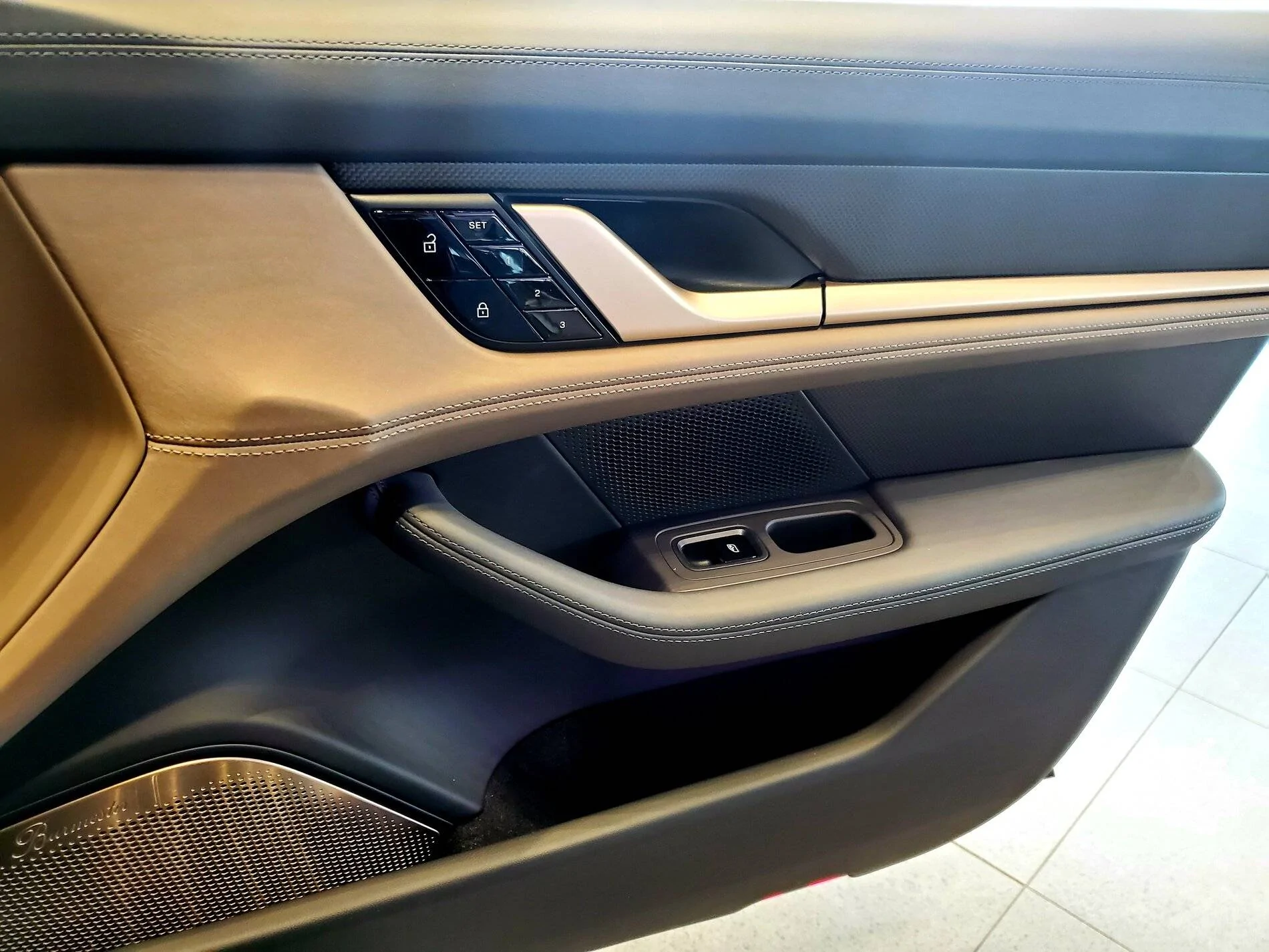 Porsche Taycan Olea Meranti Brown 20210213_114406