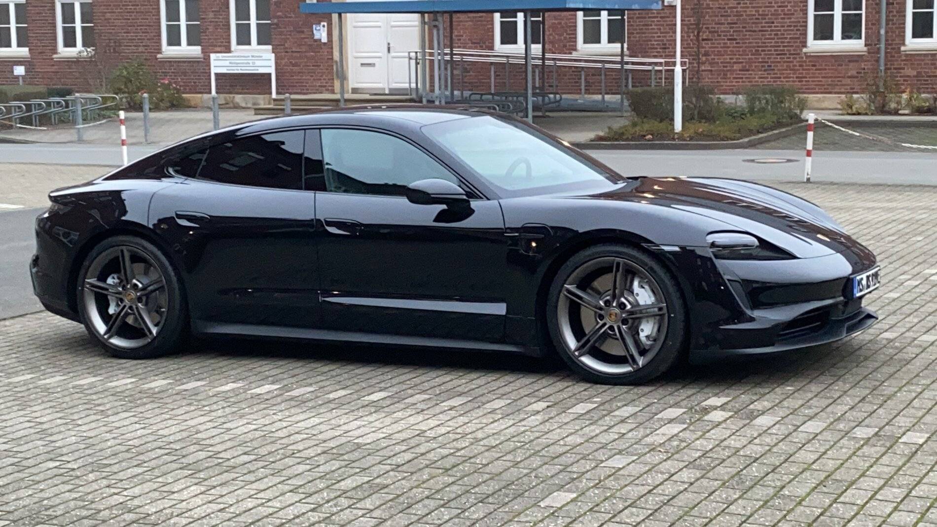 Porsche Taycan Ride height 4S to Turbo 2CFC9652-C5E0-4750-8E06-D64B1680DC67