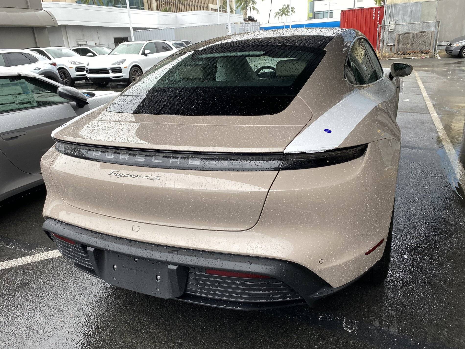 Porsche Taycan COFFEE BEIGE Taycan Club Taycan 4S Coffee Beige 2