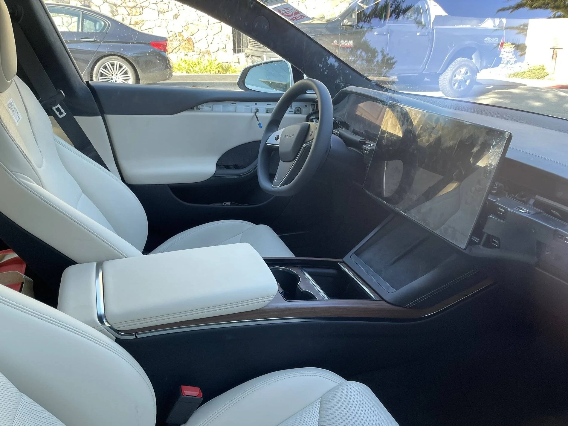 Porsche Taycan Tesla Model S Plaid+ on the website for configuration Euu-T8sUcAINP-U