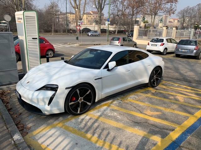 Porsche Taycan CARRARA WHITE Taycan Club image0 (1)