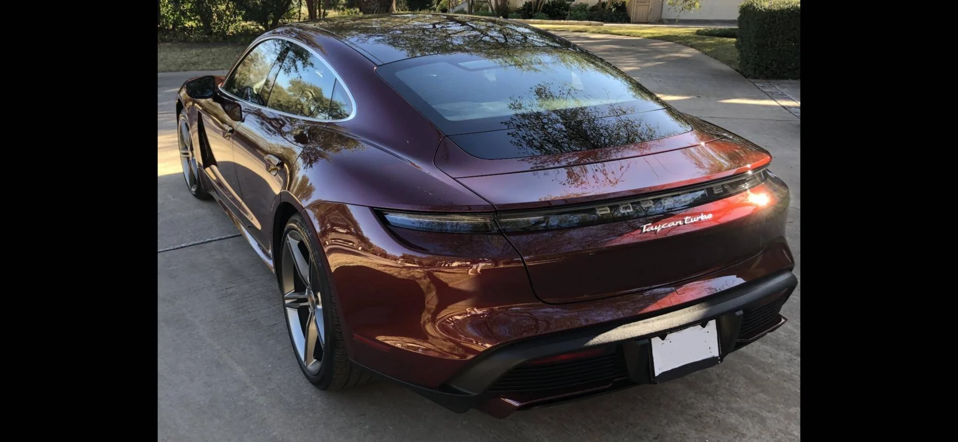 Porsche Taycan CHERRY METALLIC Taycan Club E9CAAAF2-C723-4C7B-887E-7742EFF75BFD