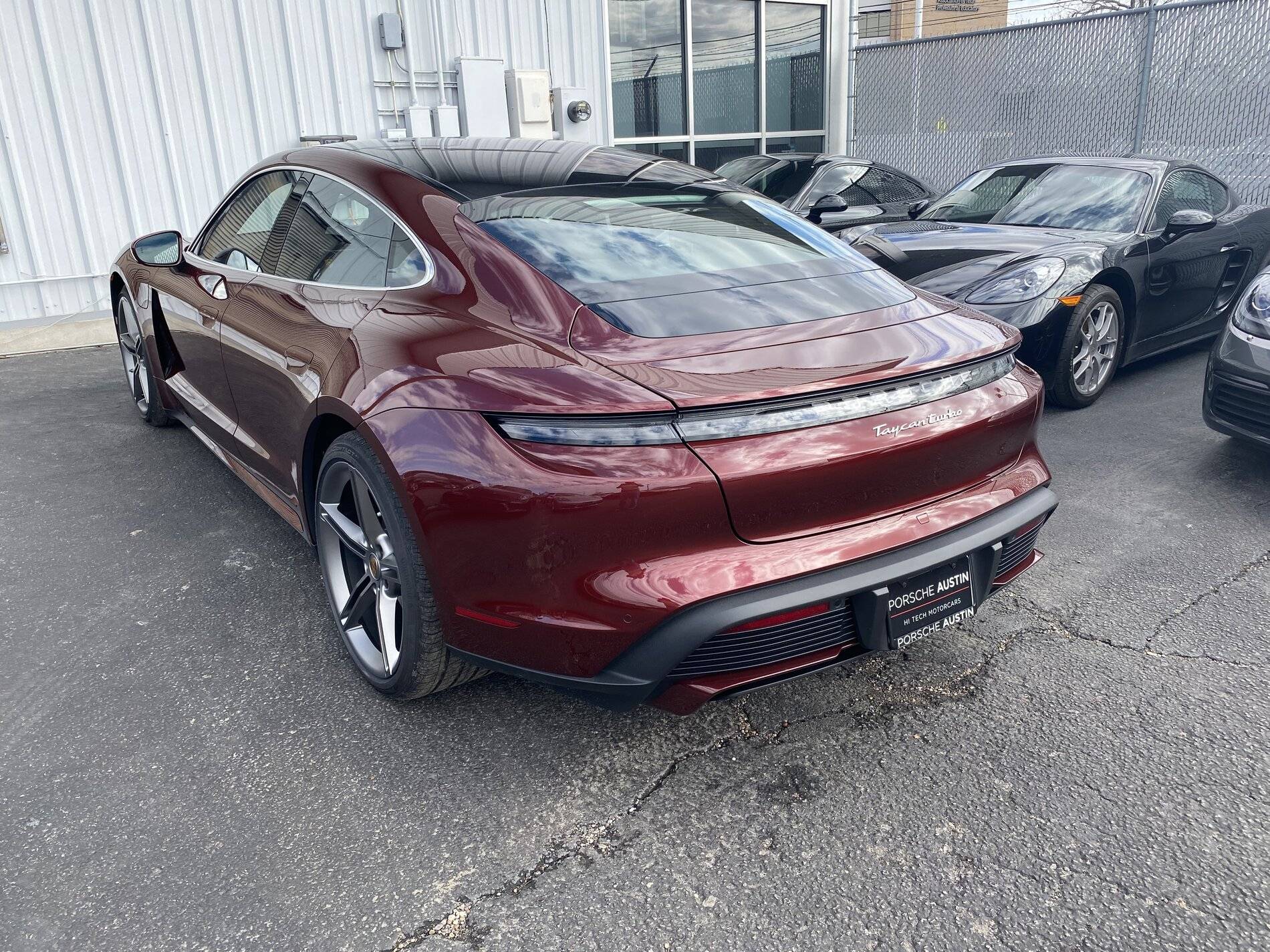 Porsche Taycan CHERRY METALLIC Taycan Club 5C4E7FFC-852E-42BA-B4EB-C832882244F3