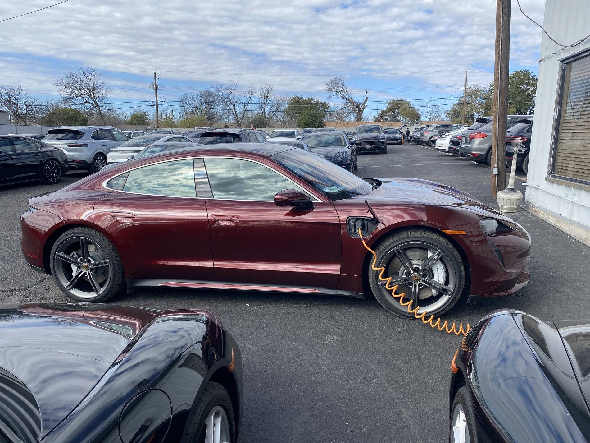 Porsche Taycan CHERRY METALLIC Taycan Club 8B4C5433-DF49-4965-8D18-F0AE70DC02E6