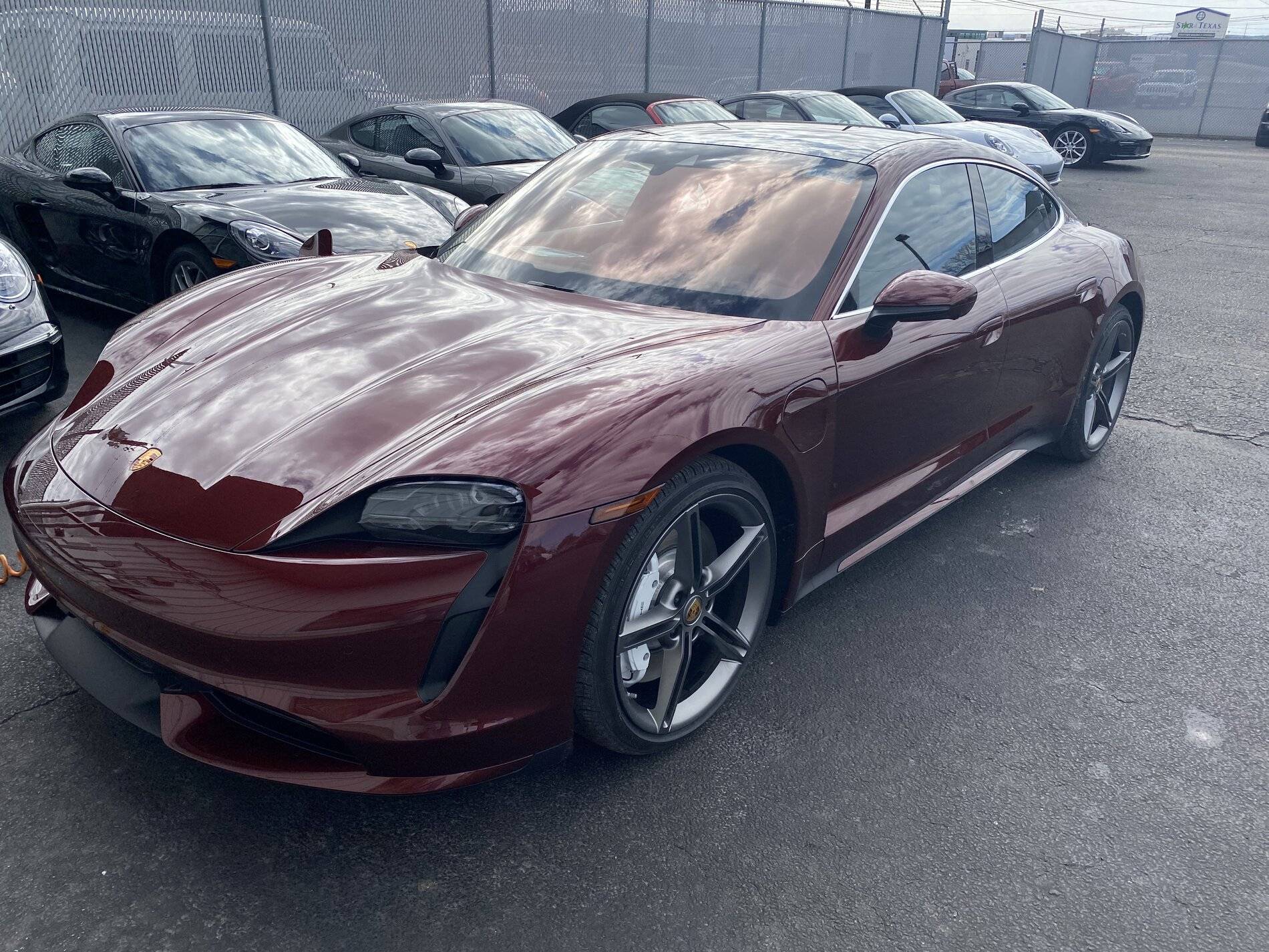 Porsche Taycan CHERRY METALLIC Taycan Club 0386DFFD-1F65-4483-8D8E-46EE40CA99E5